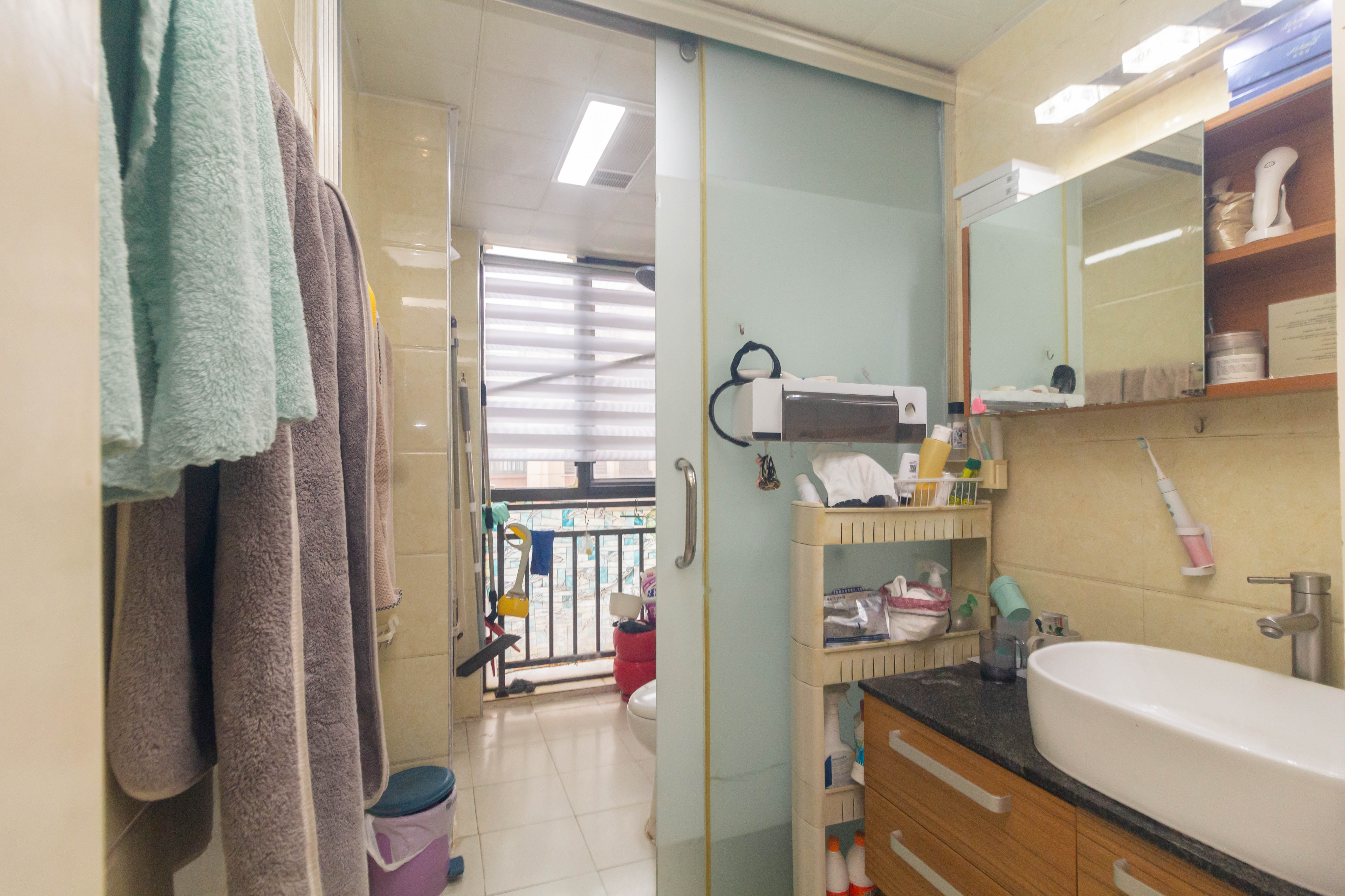 旭辉华庭 3室2厅1卫 42.0万 旭辉华庭 3室2厅1卫 42.0万卫生间