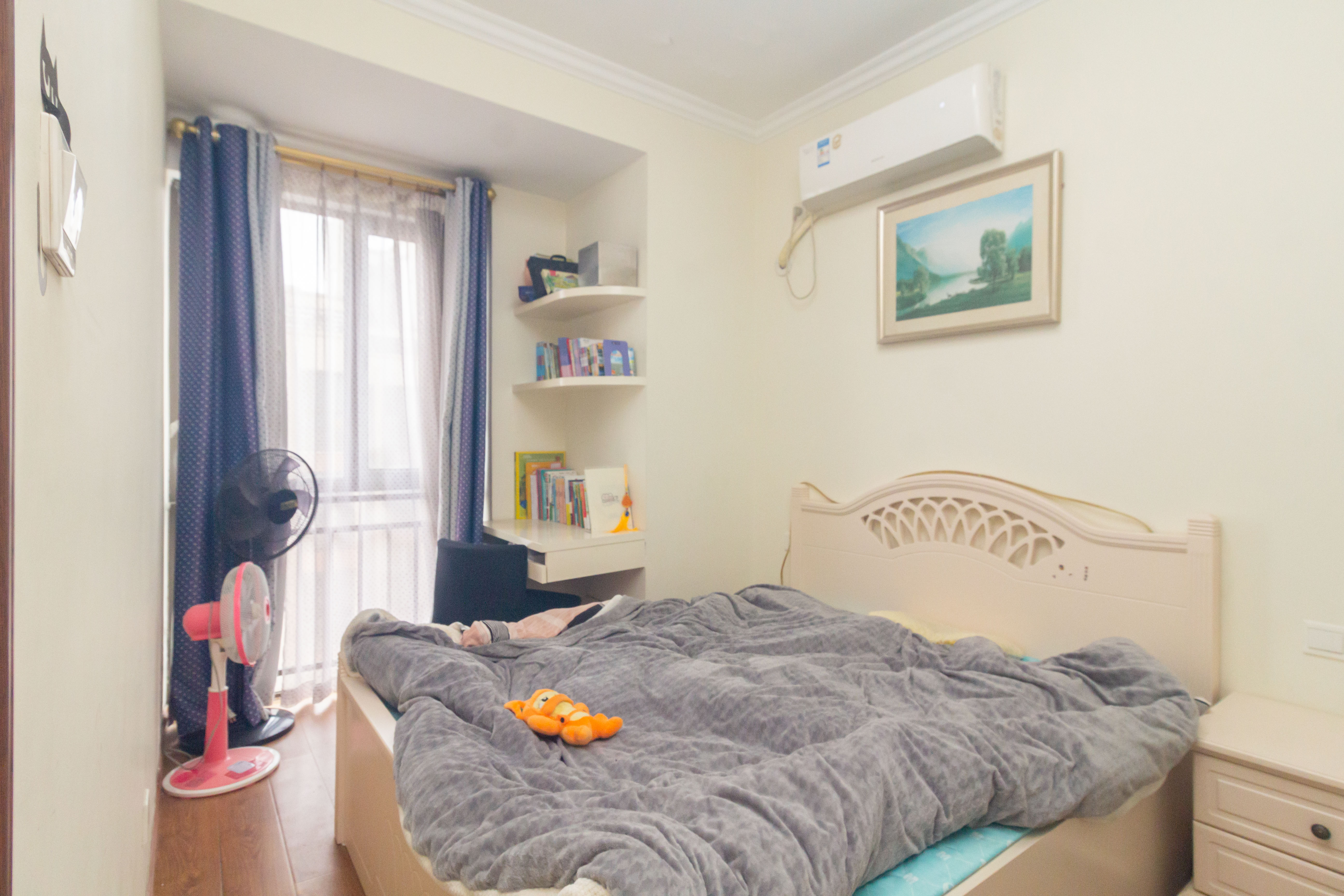 旭辉华庭 3室2厅1卫 42.0万 旭辉华庭 3室2厅1卫 42.0万卧室