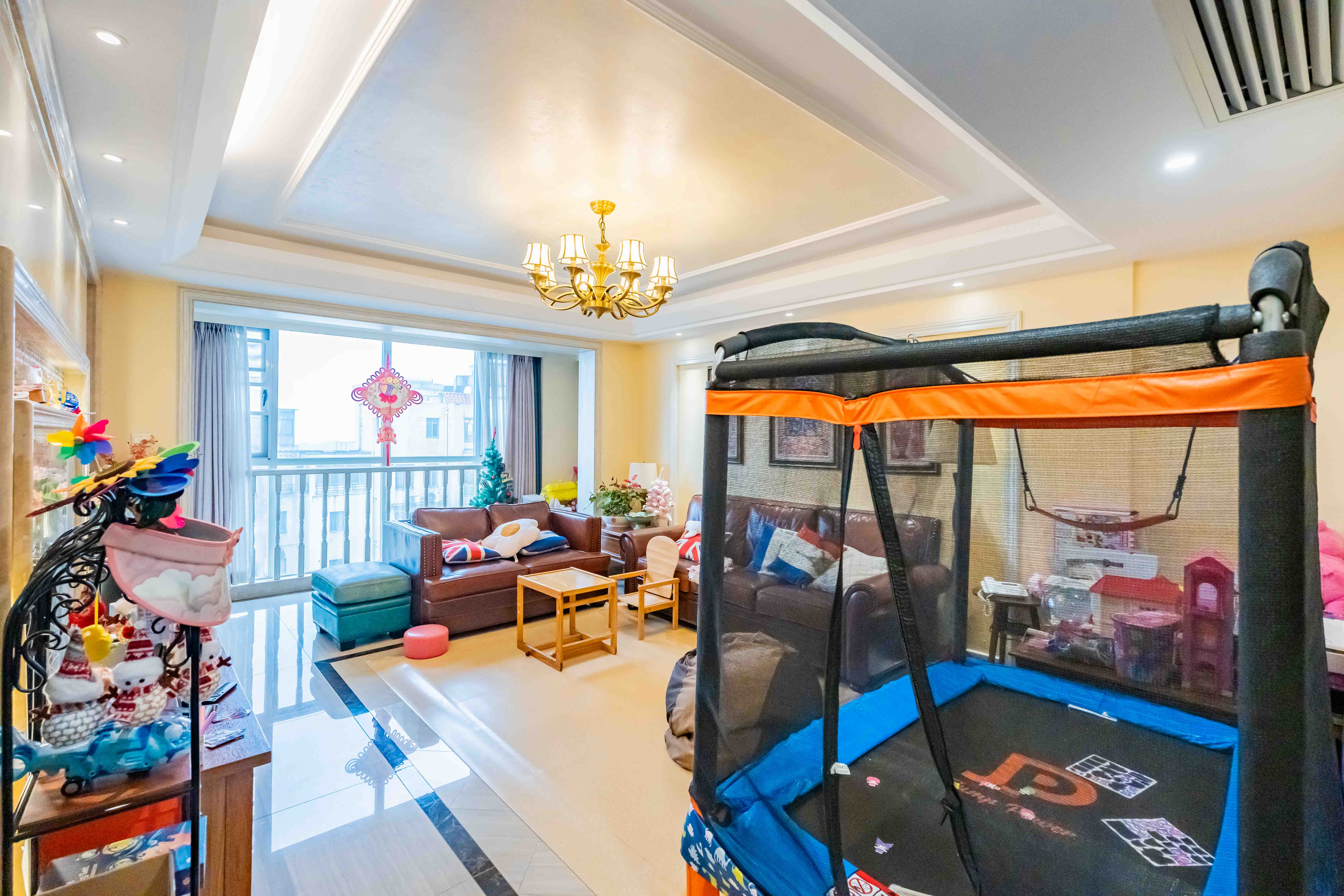 圣爵菲斯  4室2厅3卫    175.0万 圣爵菲斯  4室2厅3卫    175.0万客厅