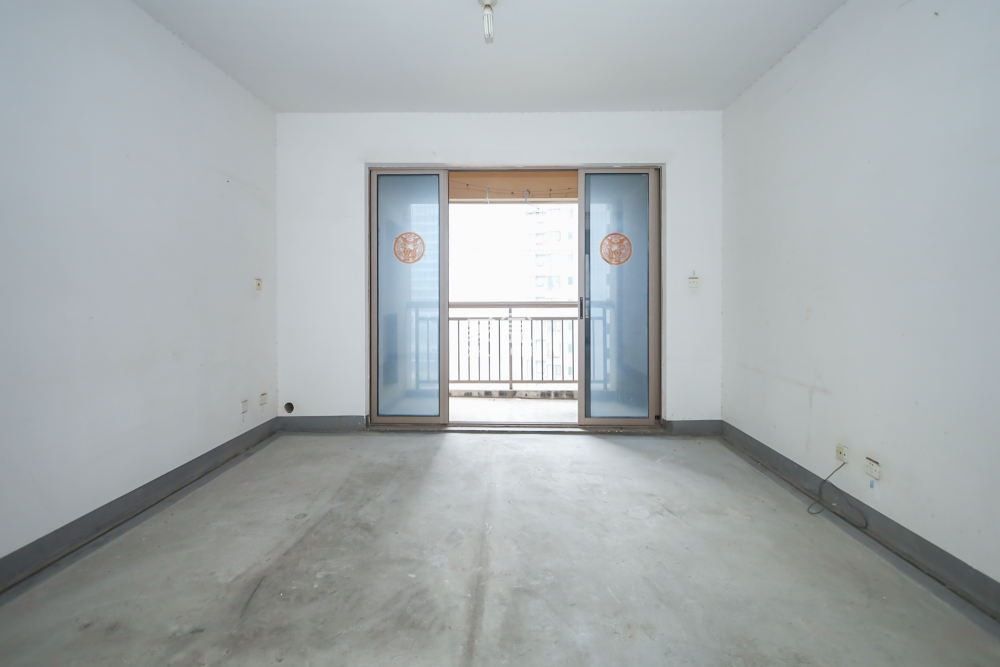 世茂铂翠湾一期  4室2厅1卫    252.0万