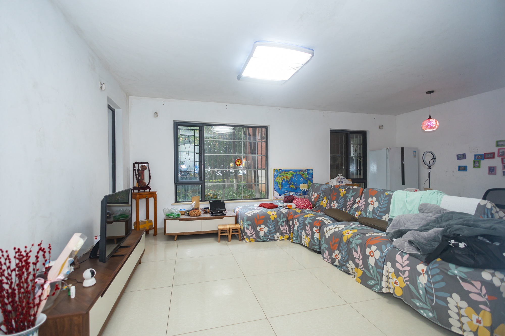 华润凤凰城二期 3室2厅2卫 90.00万 华润凤凰城二期 3室2厅2卫 90.00万客厅