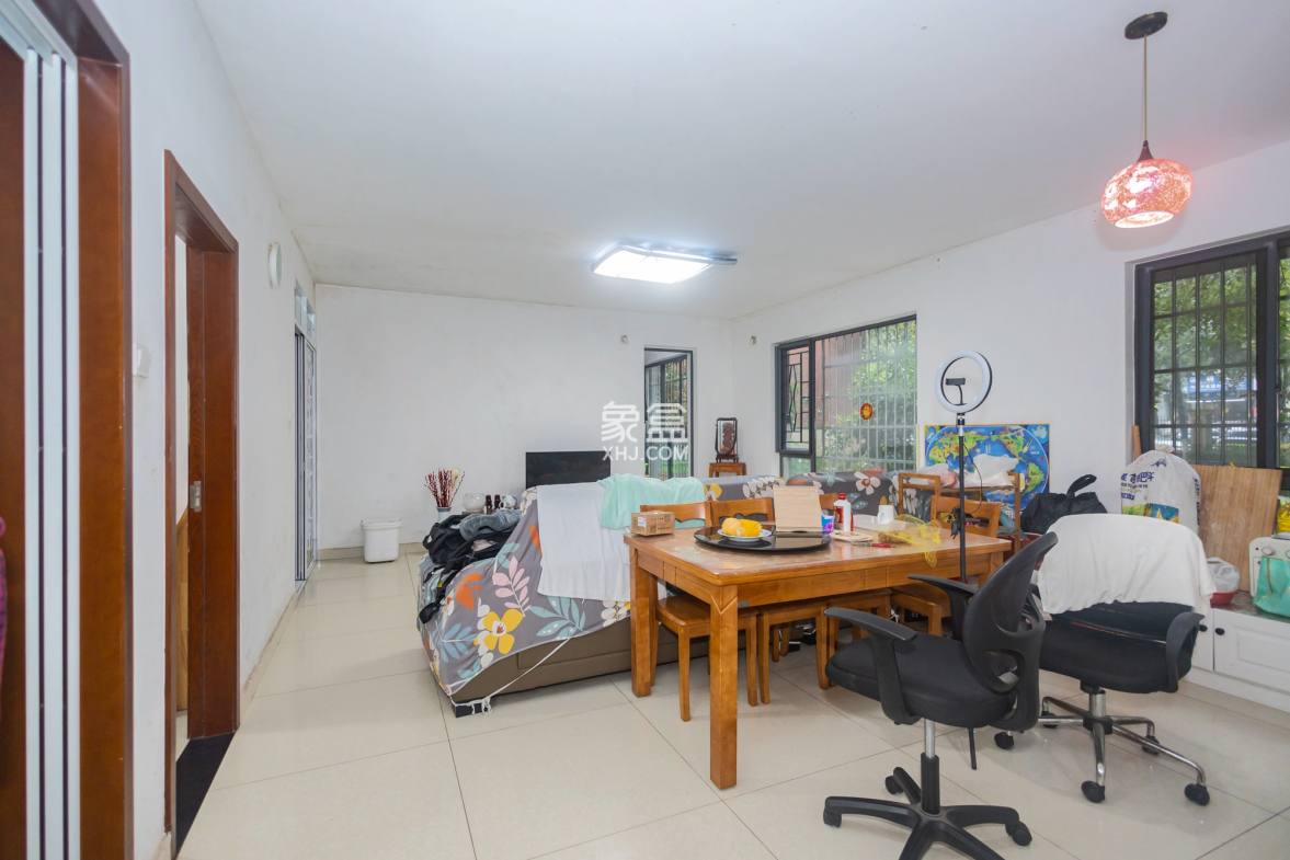 华润凤凰城二期 3室2厅2卫 90.00万 华润凤凰城二期 3室2厅2卫 90.00万客厅