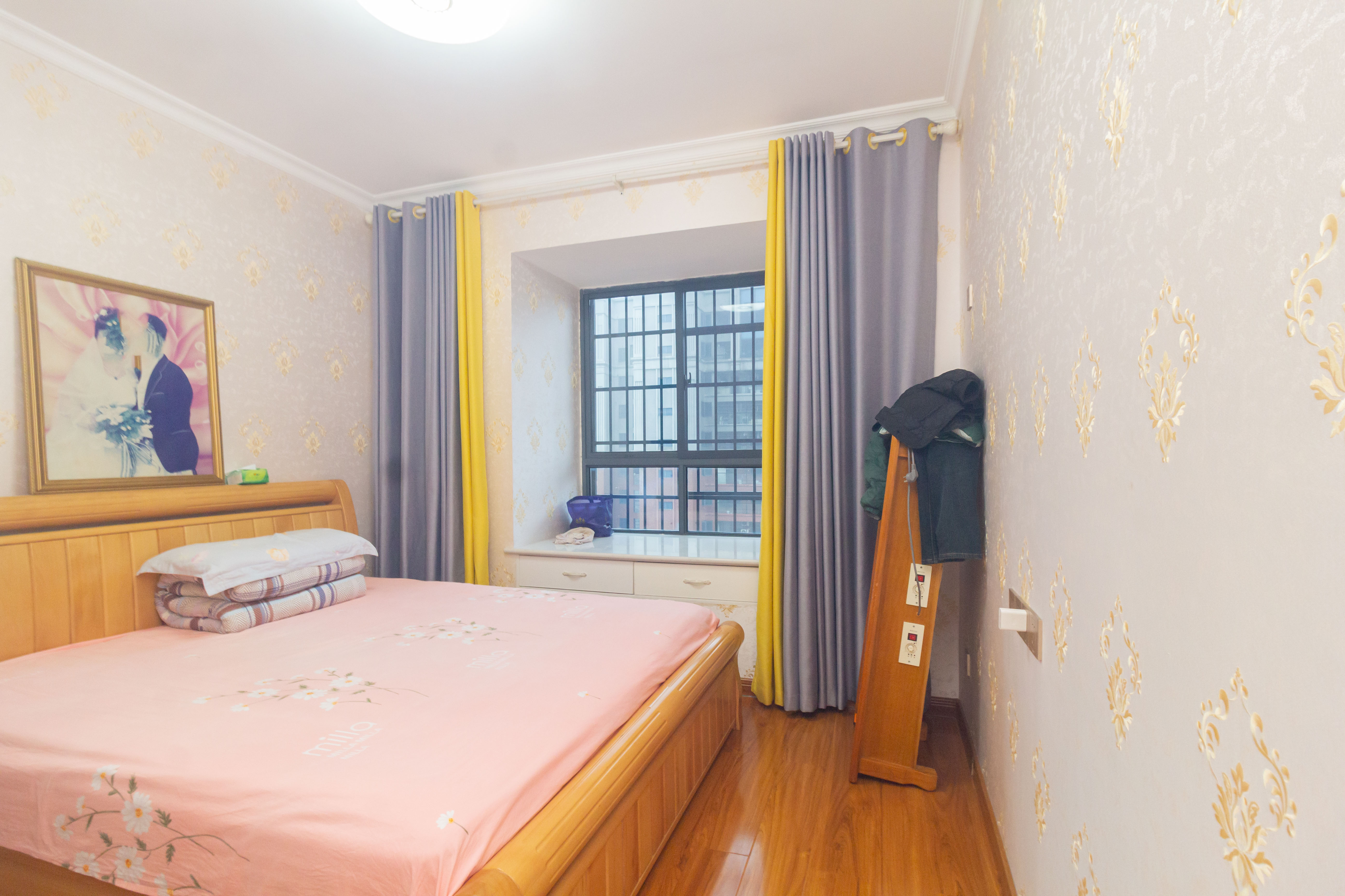 辉宏橄榄城  4室2厅1卫    89.8万 辉宏橄榄城  4室2厅1卫    89.8万卧室