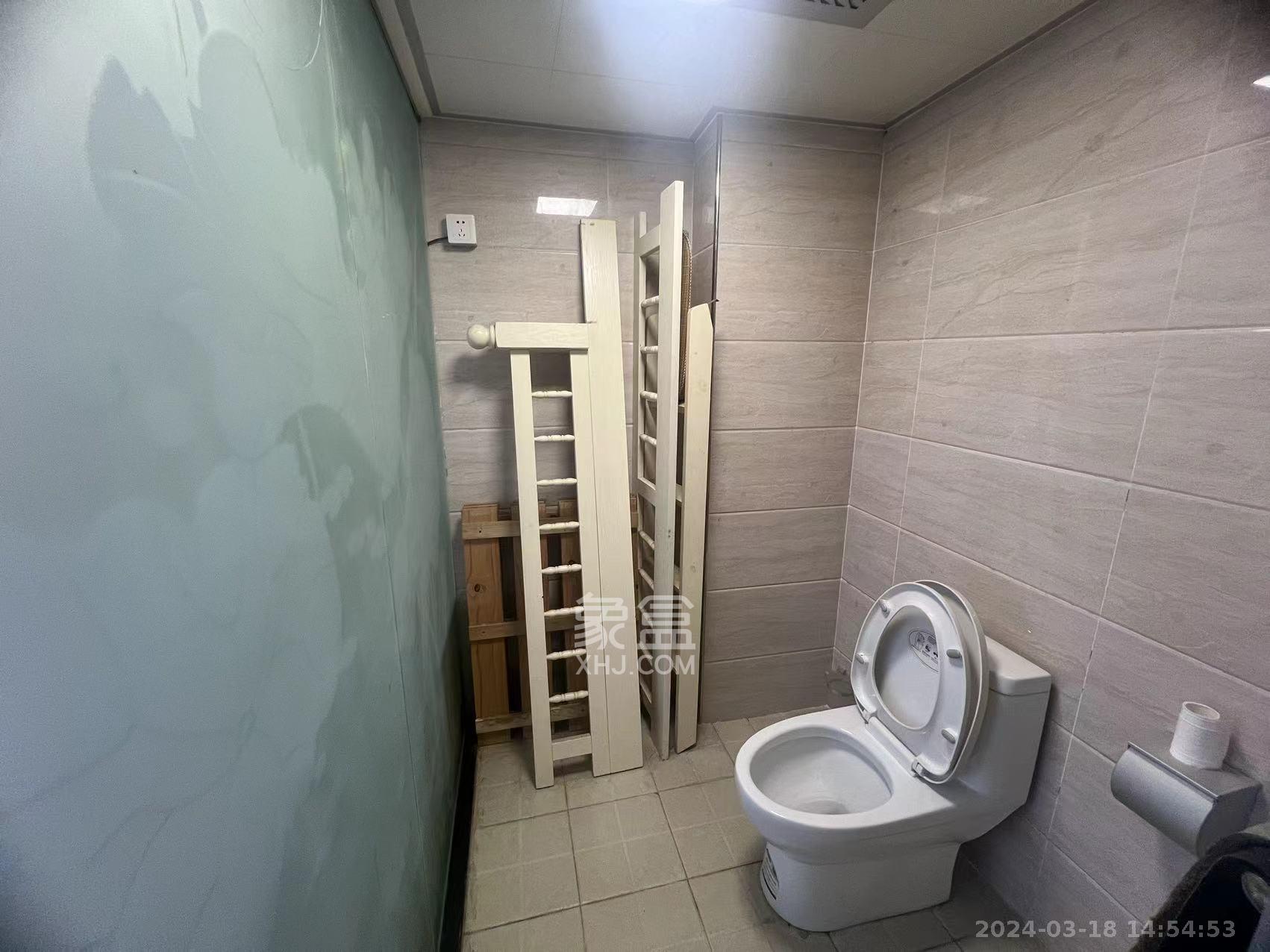 中建麓山和苑  3室2厅1卫   2100.00元/月室内图