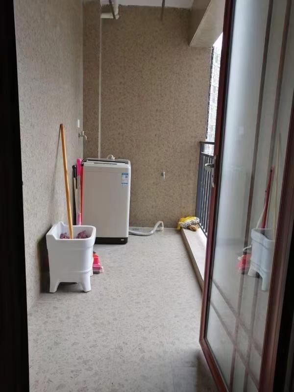 滨湖俊园 3室3厅2卫 3000.00元/月 滨湖俊园 3室3厅2卫 3000.00元/月室内图