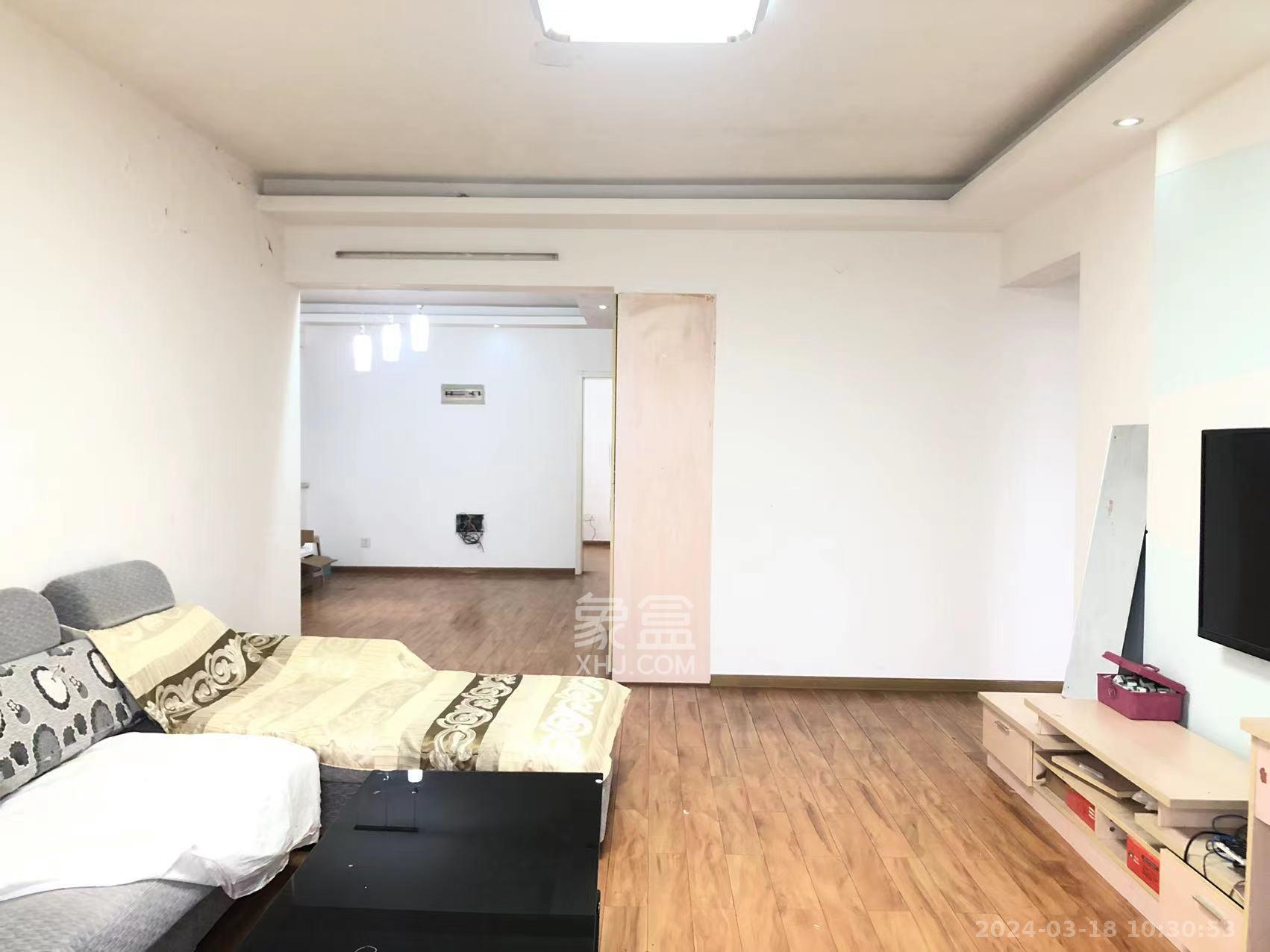 锑都家园  4室2厅2卫   2400.00元/月室内图