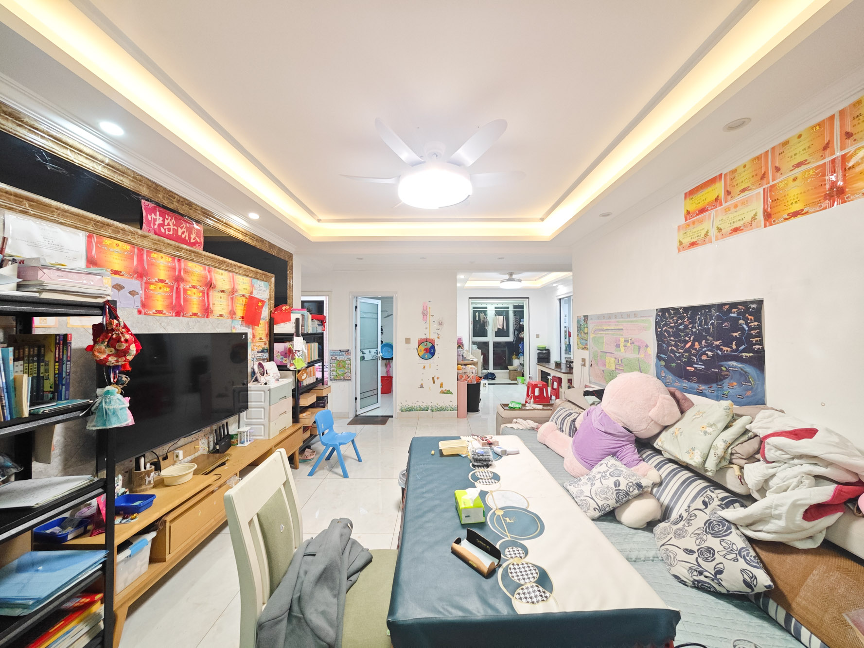 卓越蔚蓝城邦  3室2厅2卫   102.80万客厅