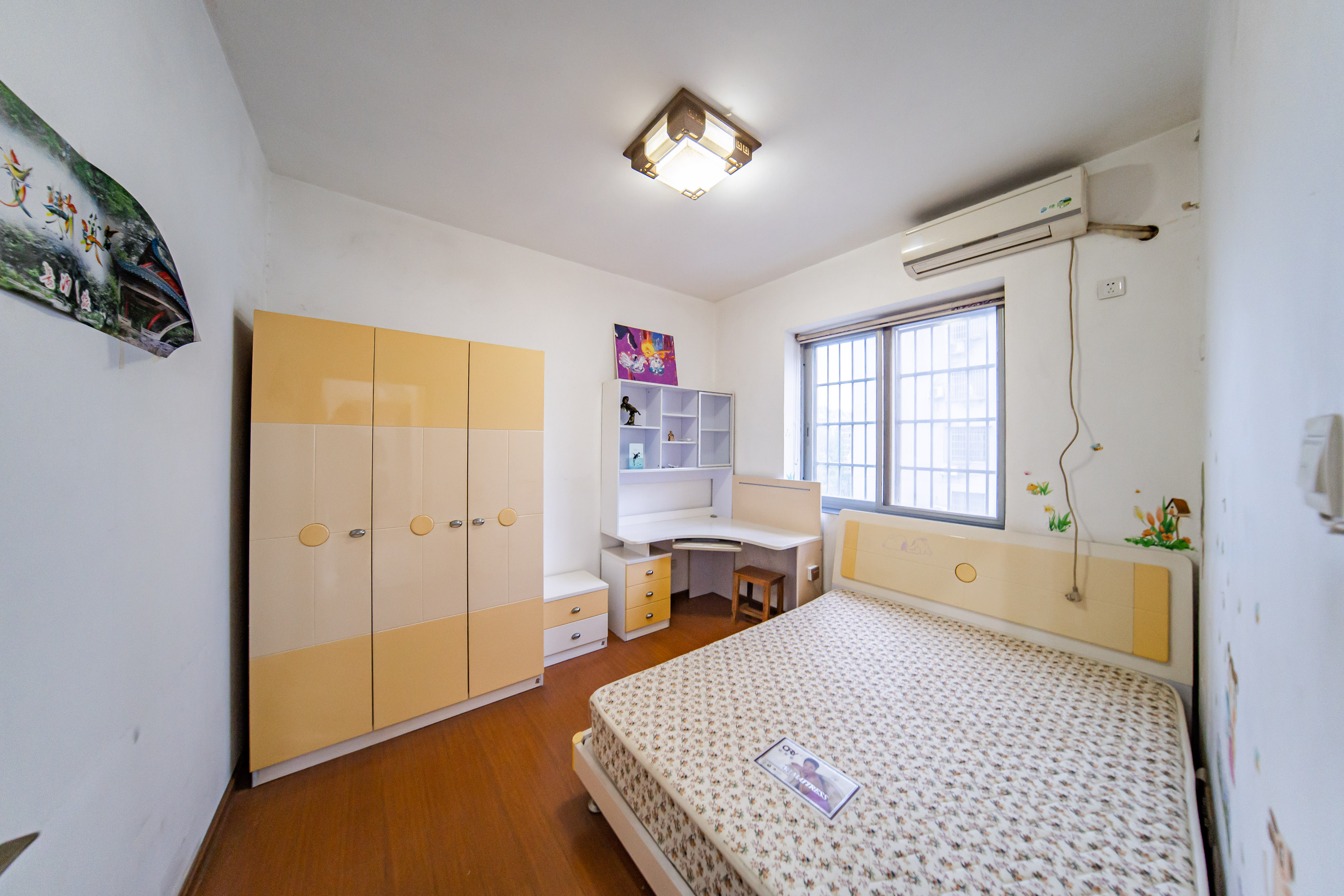 阳光100二期  3室2厅1卫    94.0万 阳光100二期  3室2厅1卫    94.0万卧室