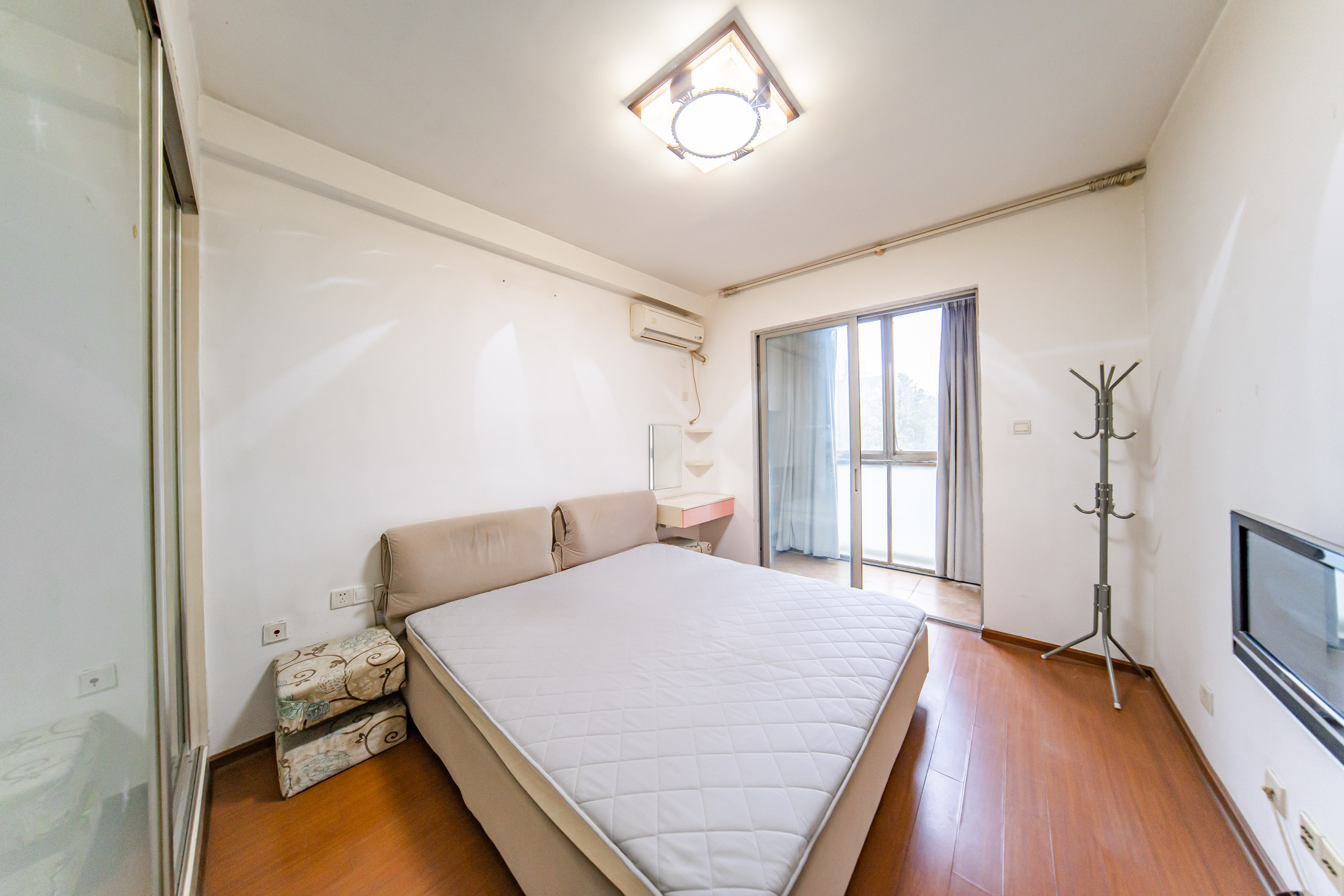 阳光100二期  3室2厅1卫    94.0万 阳光100二期  3室2厅1卫    94.0万卧室