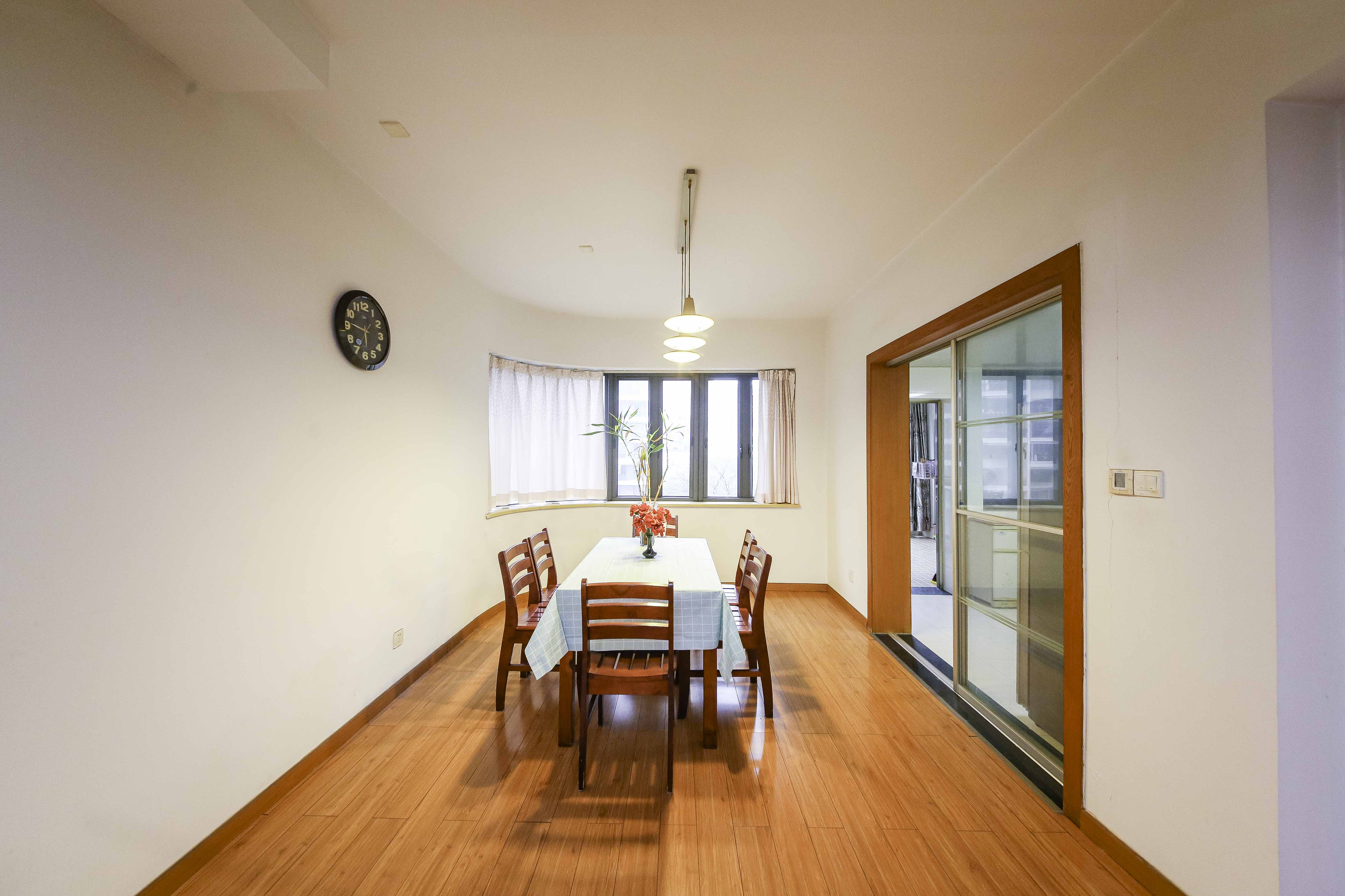 鑫源公寓  5室2厅2卫    280.0万客厅