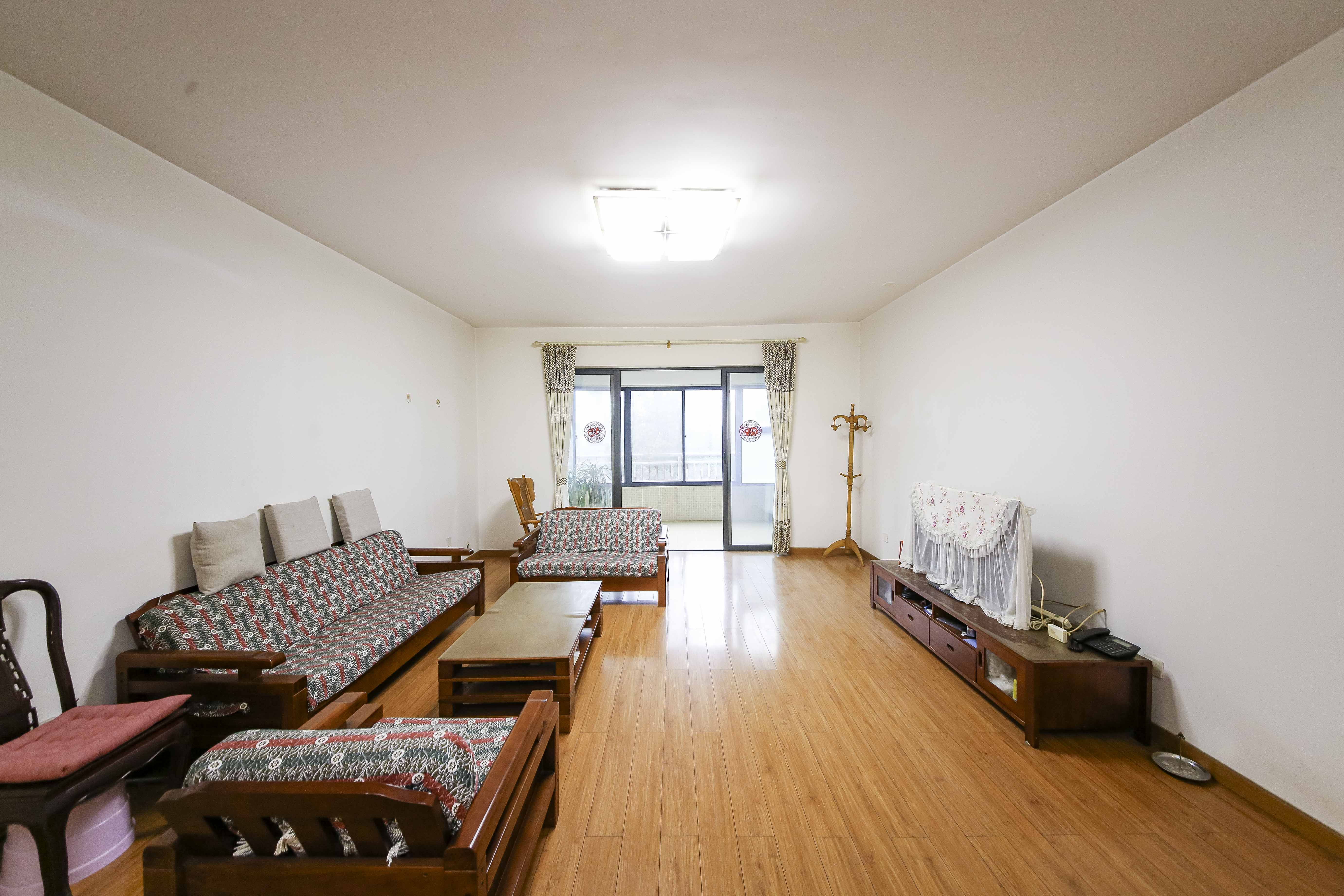 鑫源公寓  5室2厅2卫    280.0万客厅