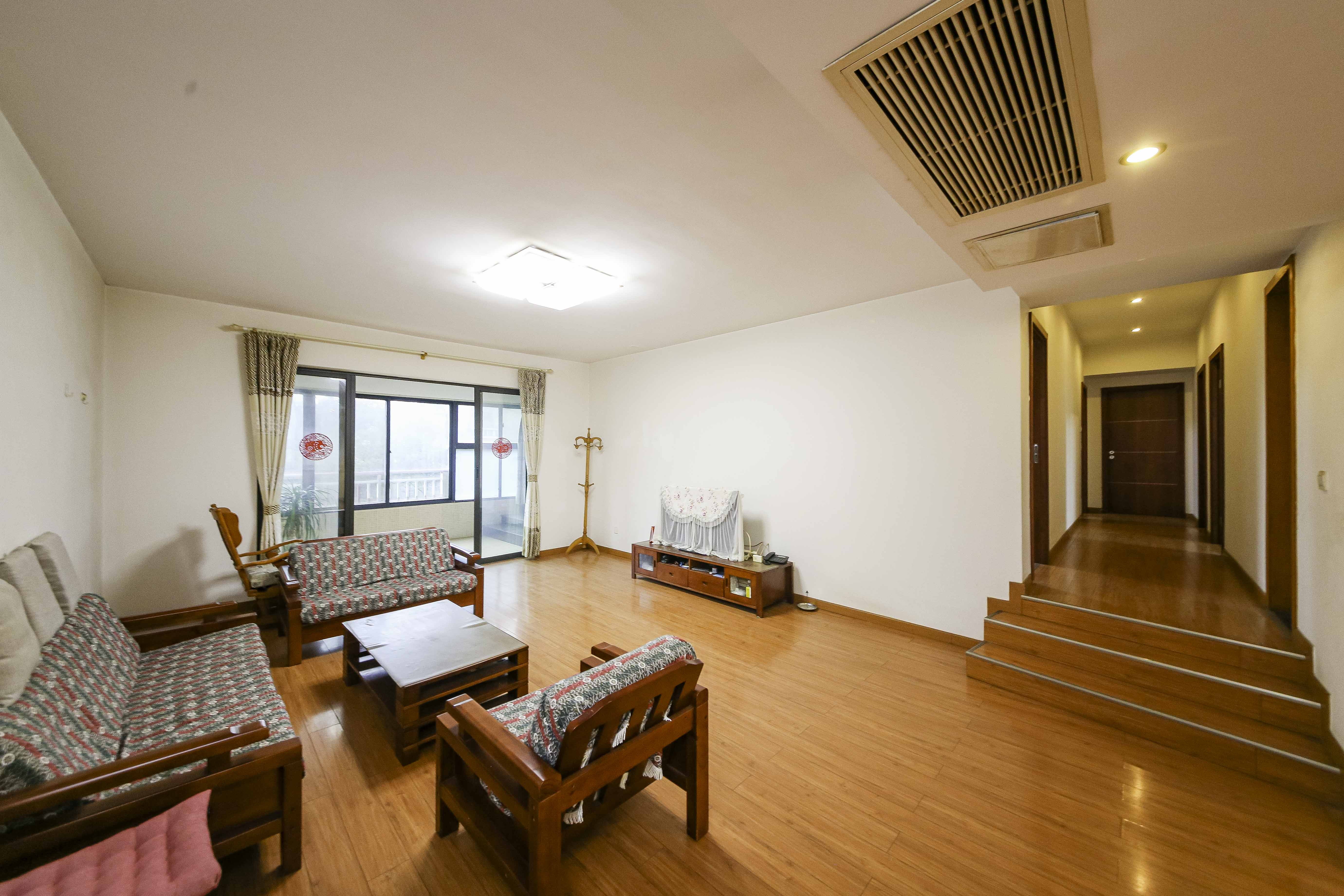 鑫源公寓  5室2厅2卫    280.0万客厅