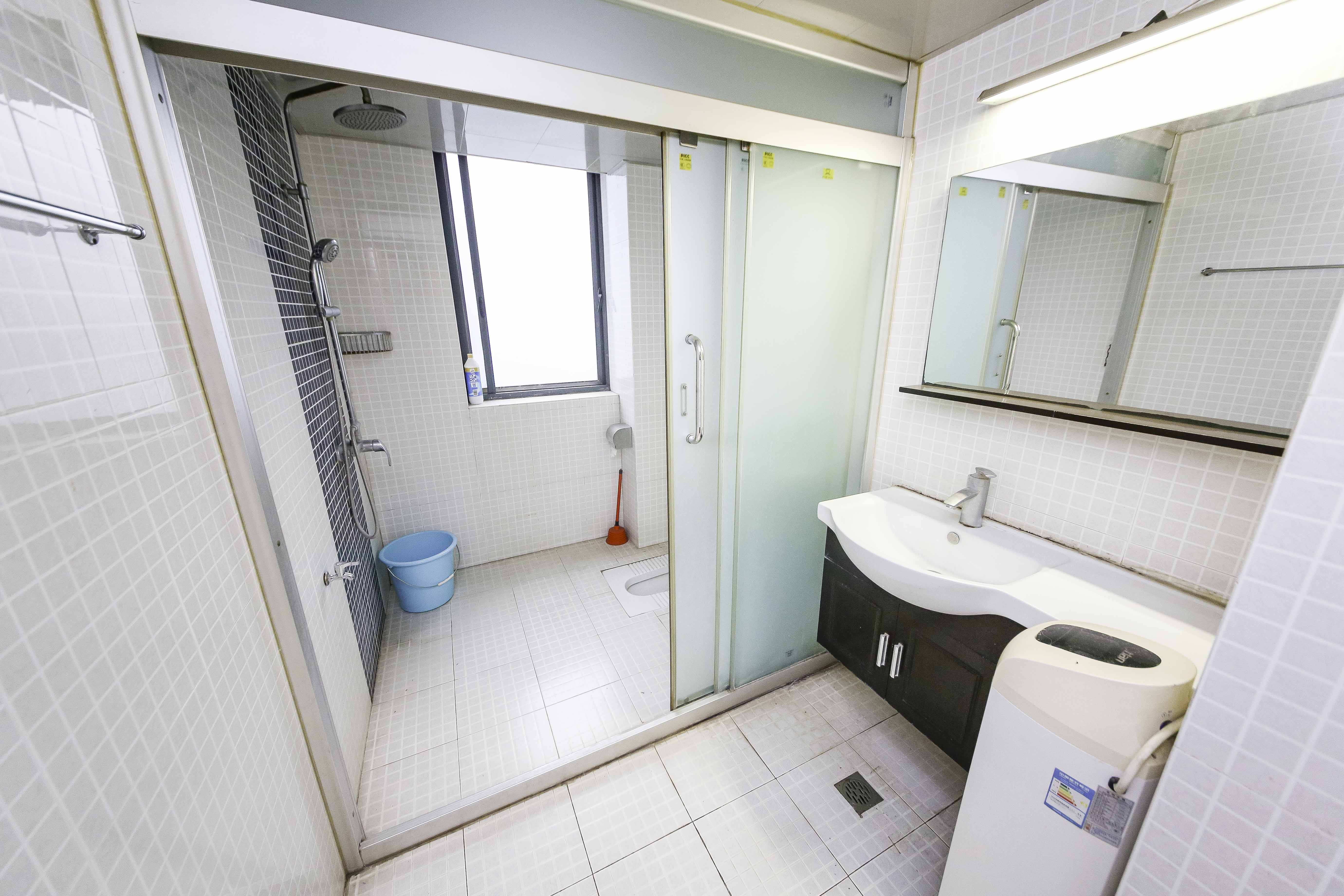 鑫源公寓  5室2厅2卫    280.0万卫生间