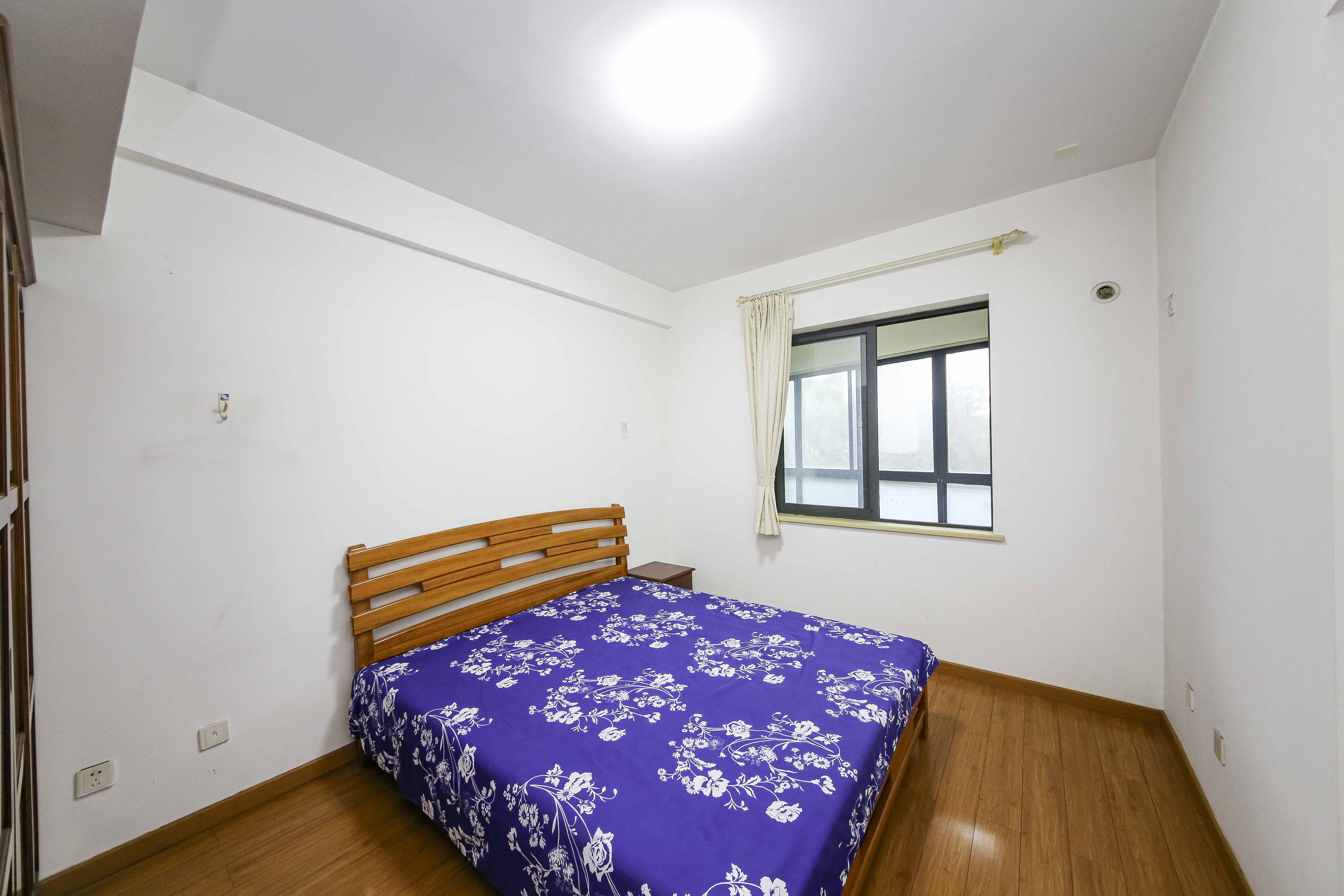 鑫源公寓  5室2厅2卫    280.0万卧室