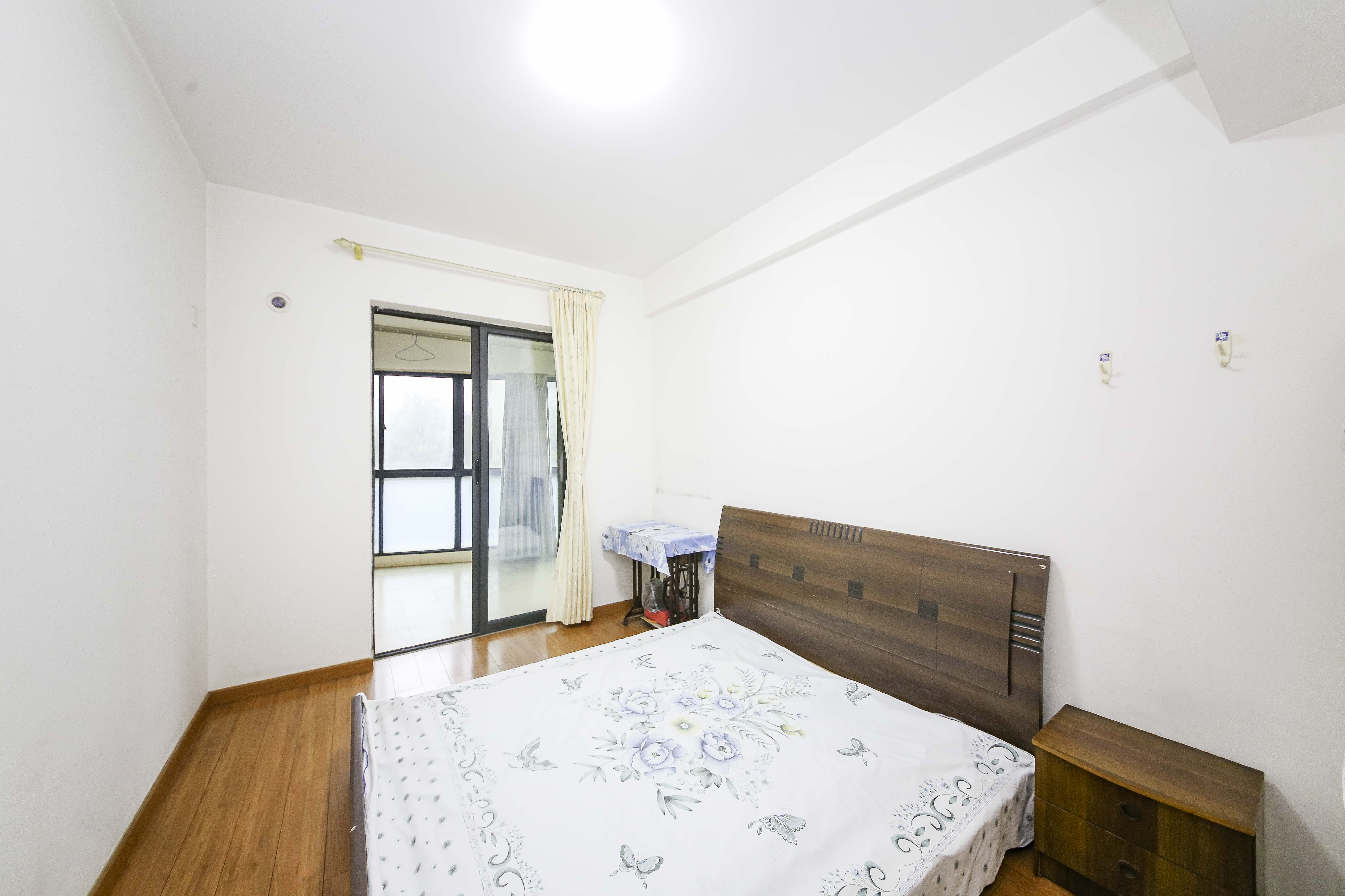 鑫源公寓  5室2厅2卫    280.0万卧室