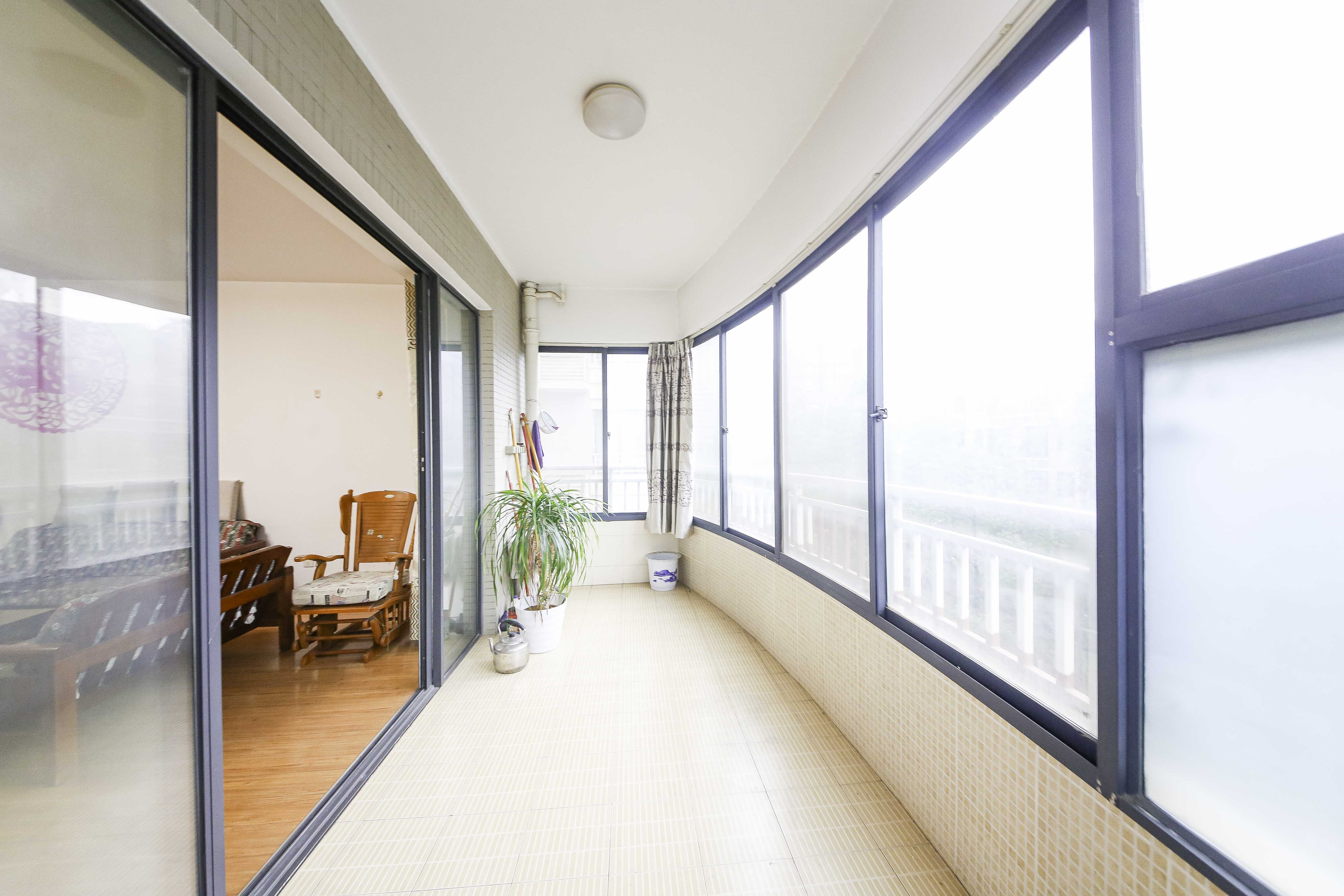 鑫源公寓  5室2厅2卫    280.0万阳台