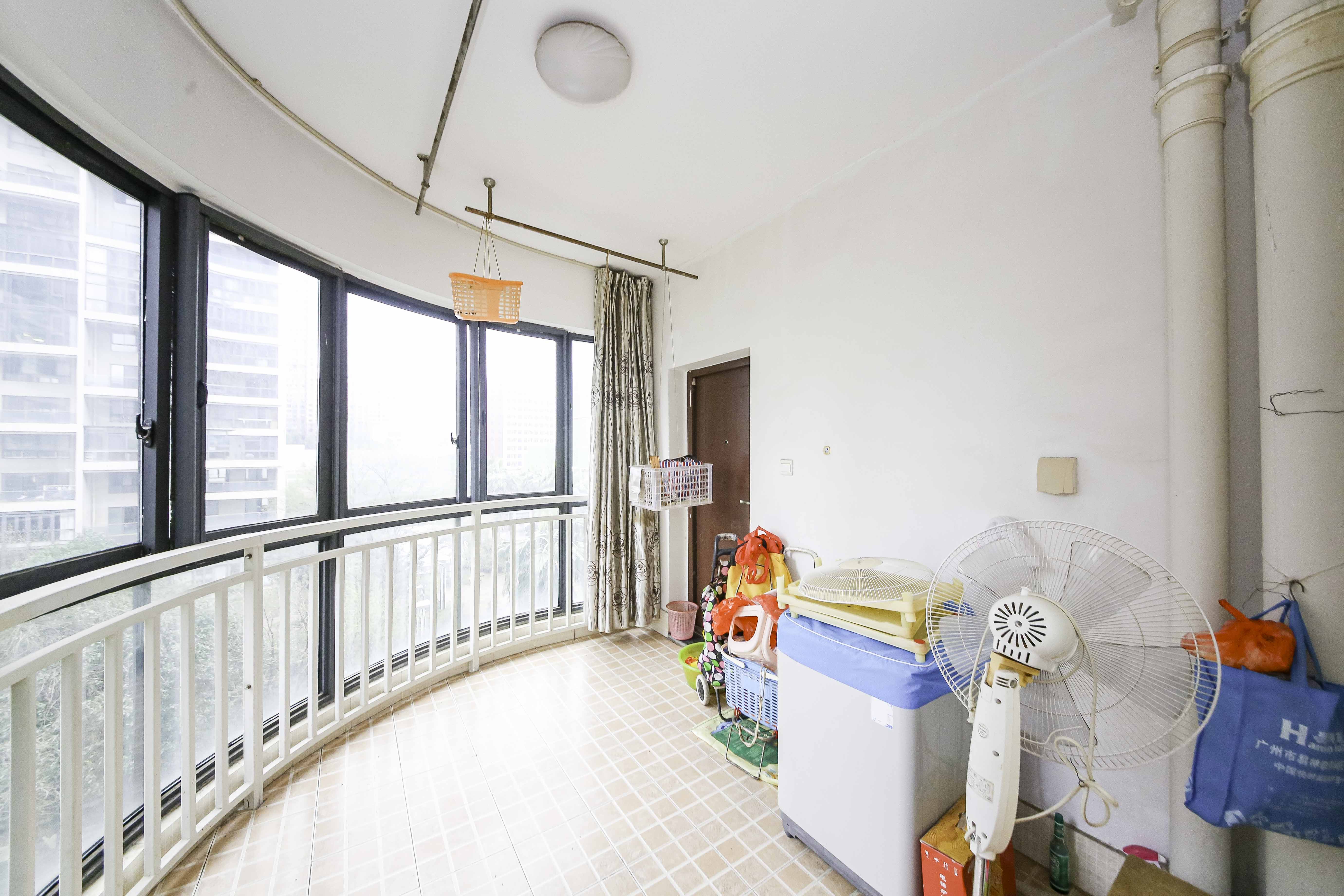 鑫源公寓  5室2厅2卫    280.0万阳台