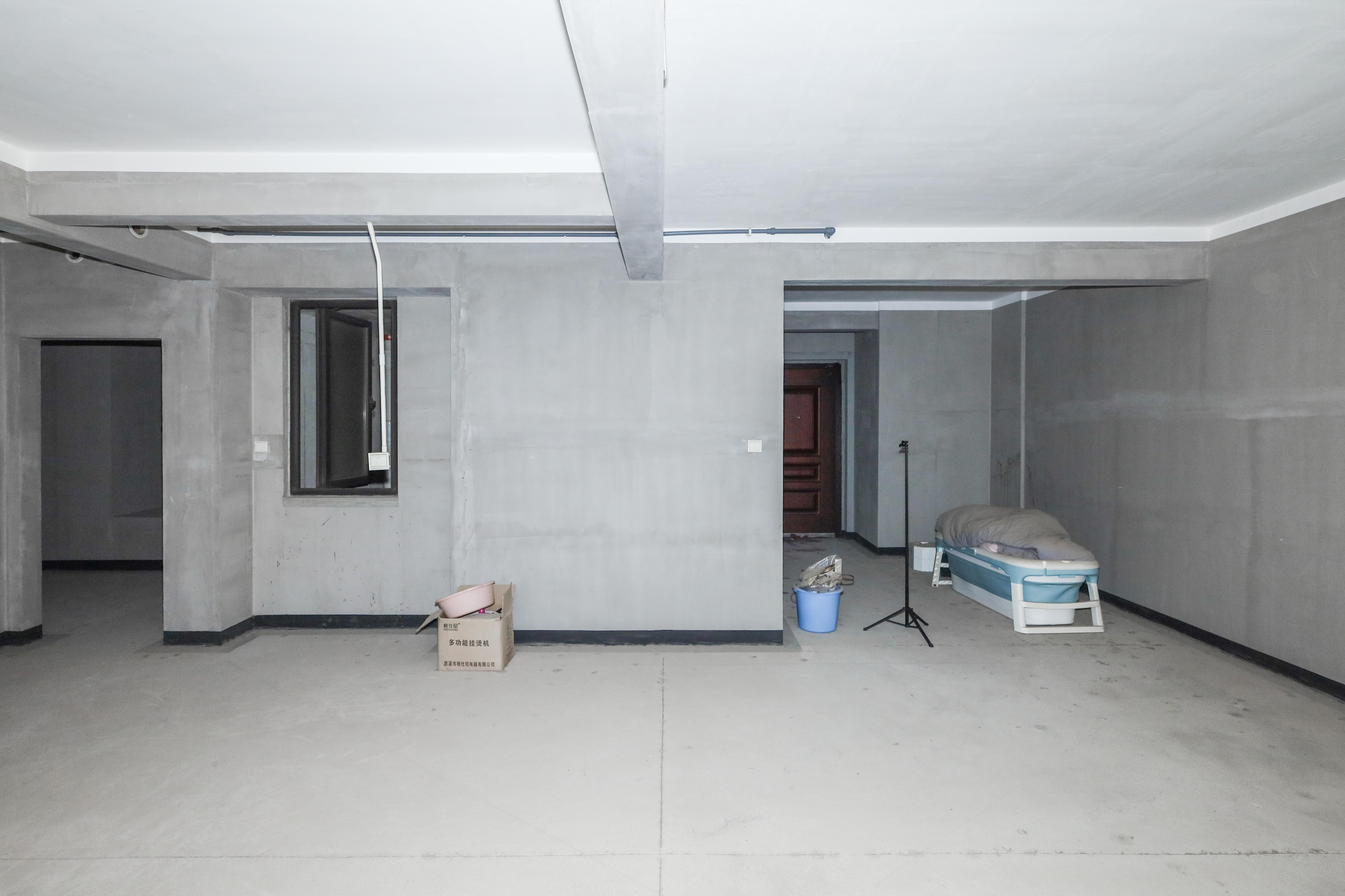 建发央著  3室2厅2卫   175.00万客厅