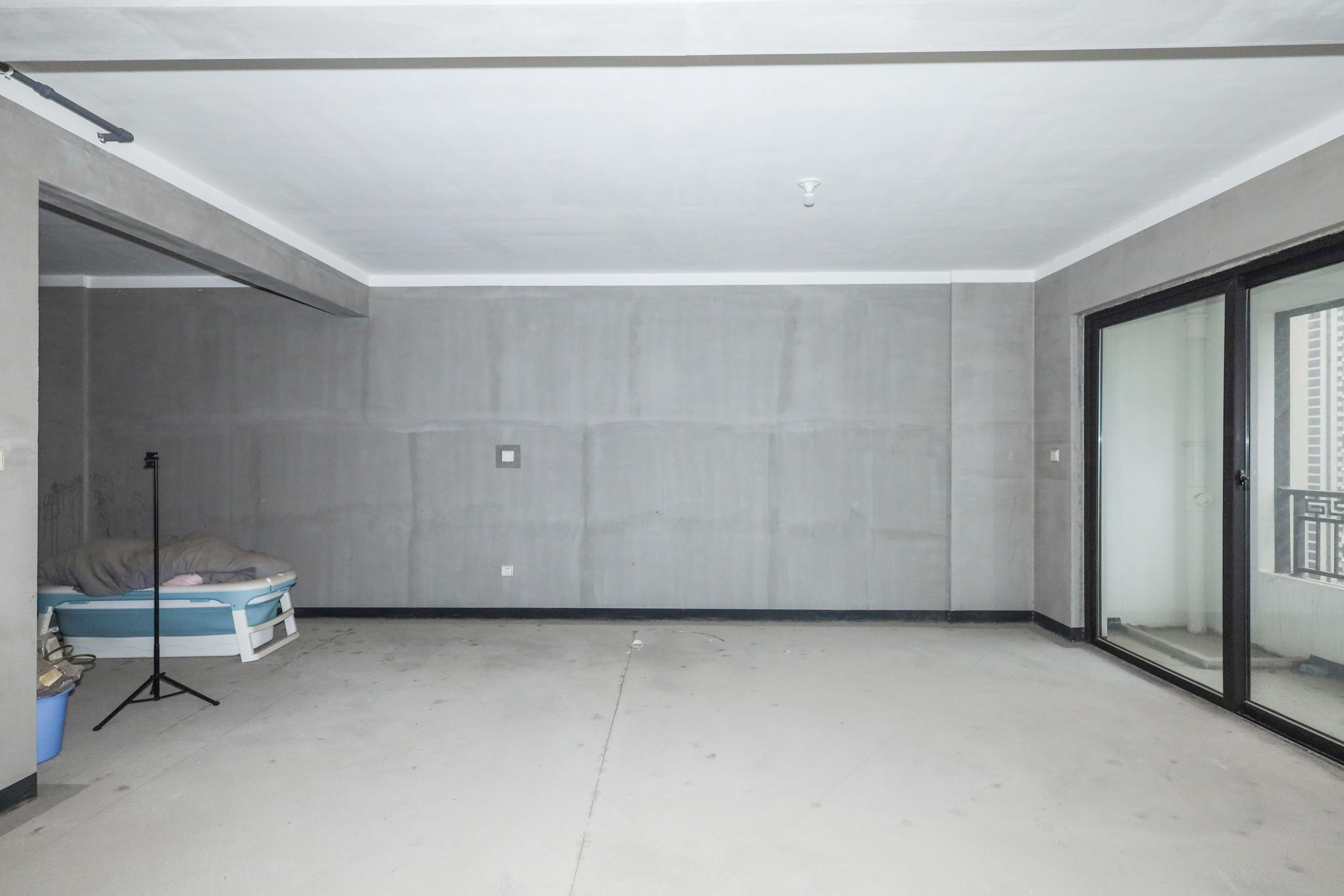 建发央著  3室2厅2卫   175.00万客厅
