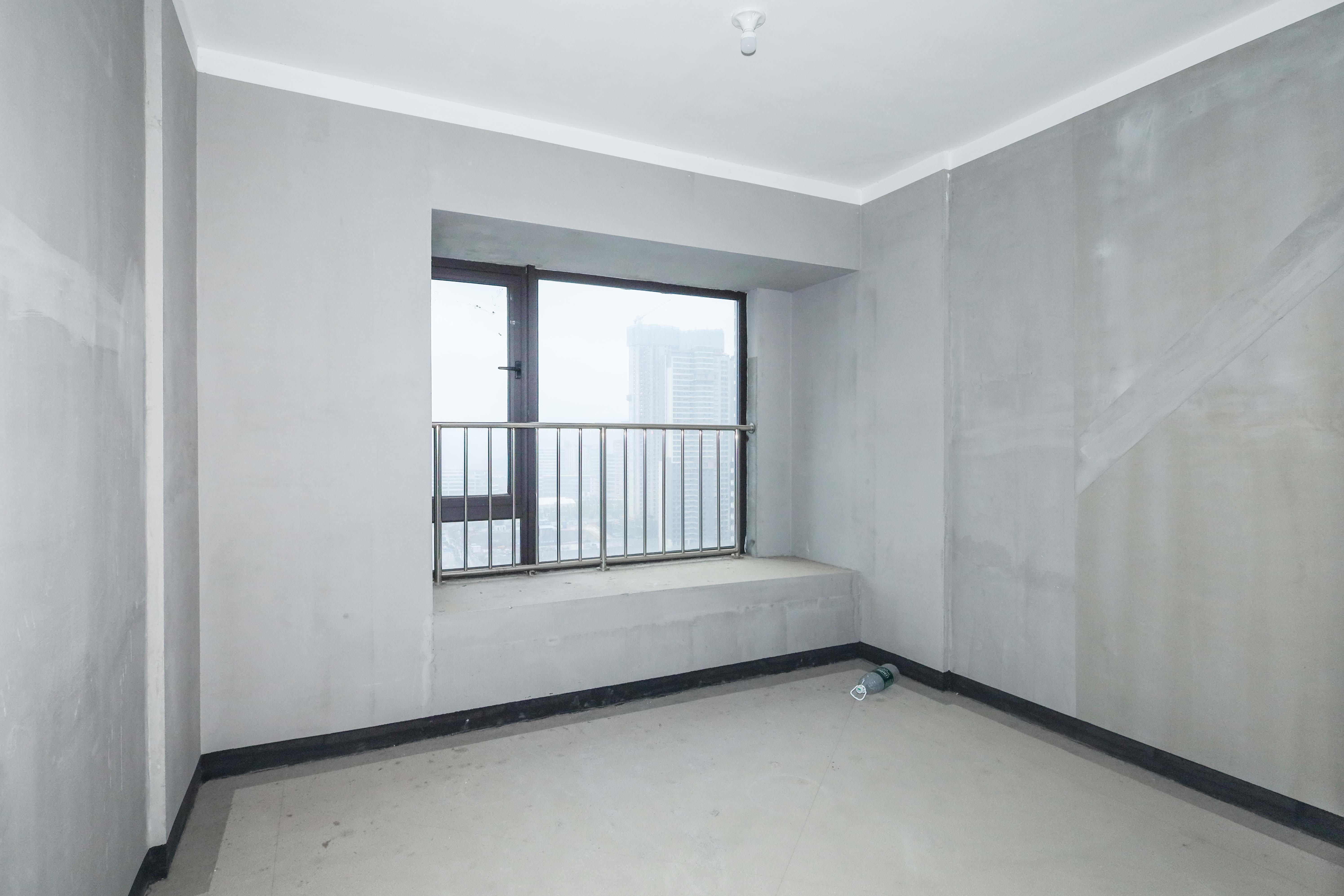 建发央著  3室2厅2卫   175.00万卧室