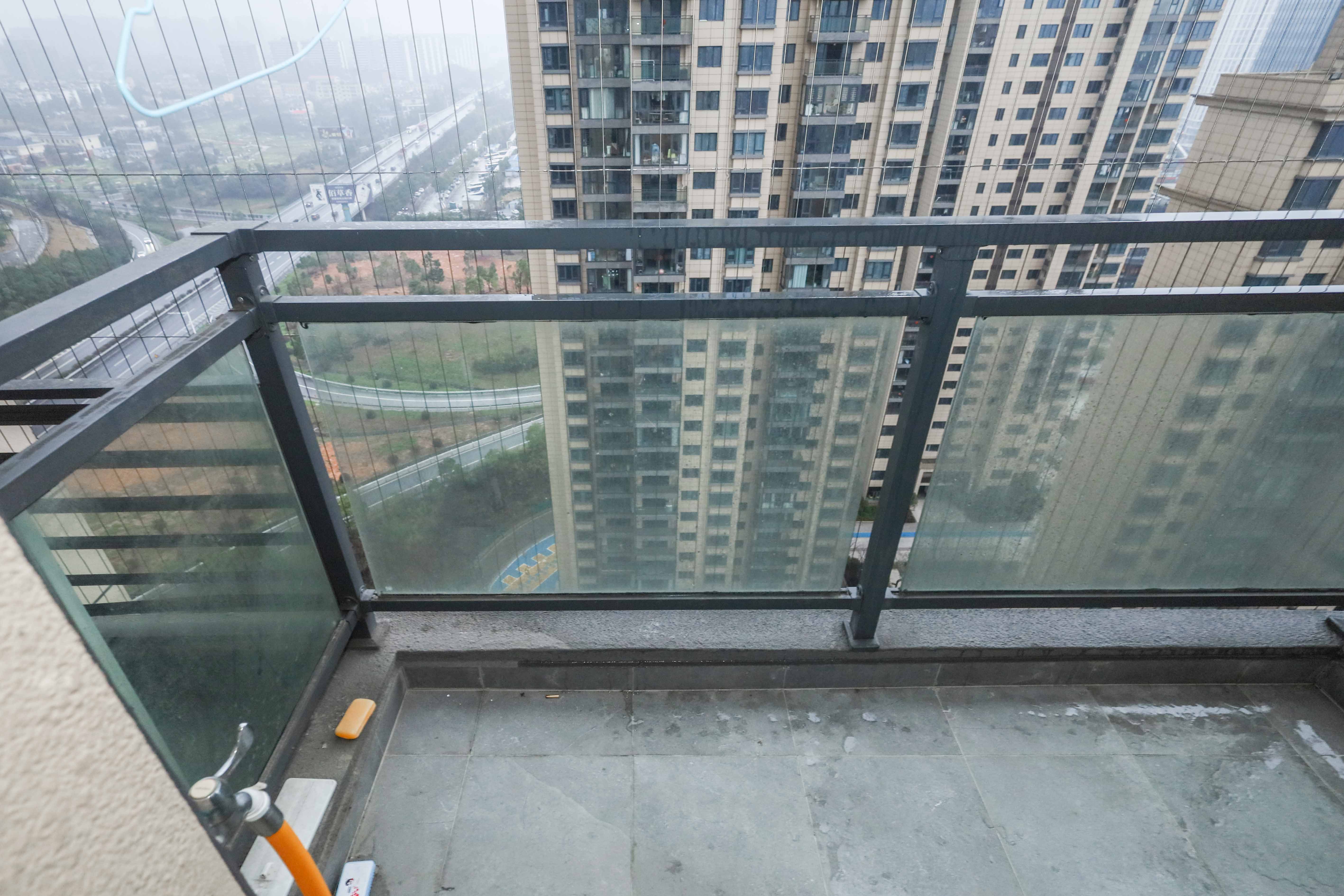 梦想新天地  4室2厅2卫   200.00万阳台