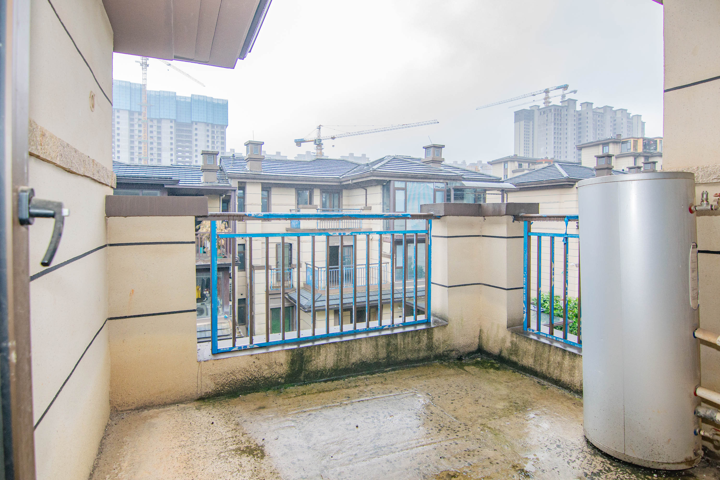 澳海望洲府  6室3厅3卫   310.00万其他