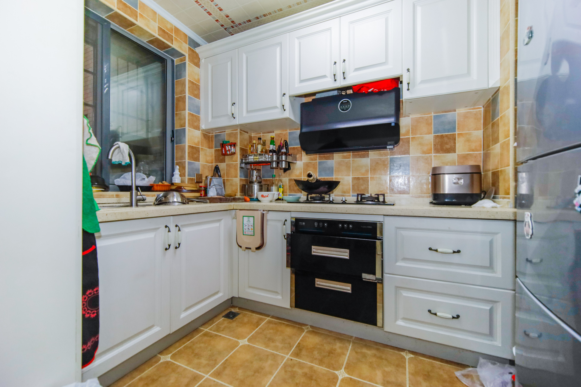 上海城小区 4室2厅2卫 120.0万 上海城小区 4室2厅2卫 120.0万厨房