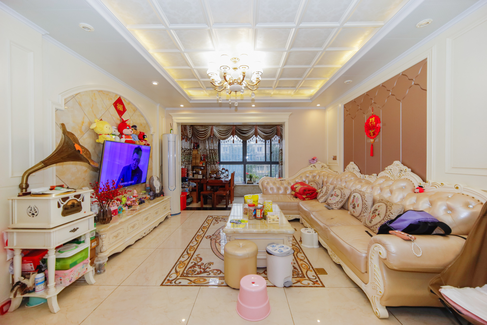 上海城小区 4室2厅2卫 120.0万 上海城小区 4室2厅2卫 120.0万客厅