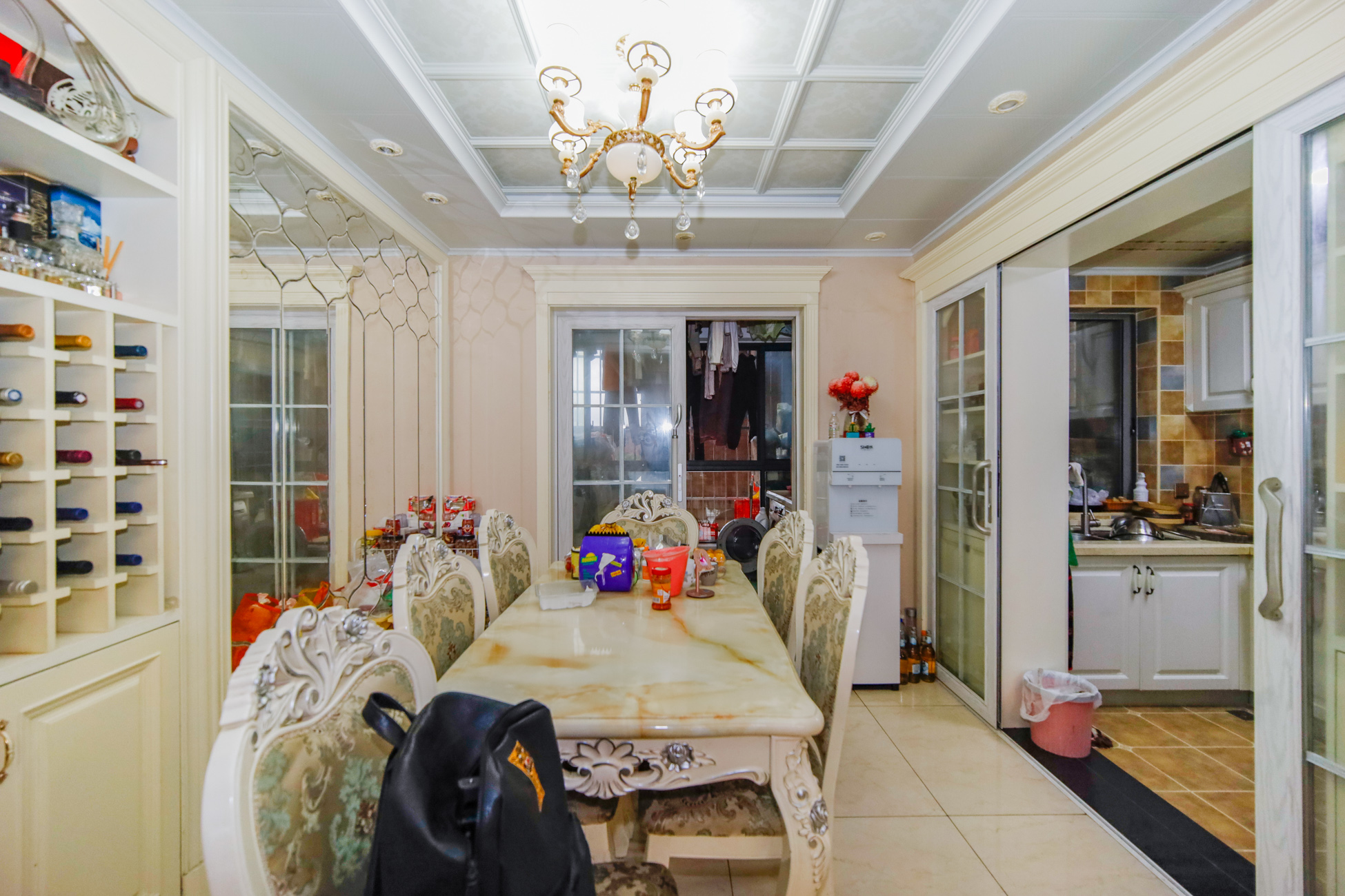 上海城小区 4室2厅2卫 120.0万 上海城小区 4室2厅2卫 120.0万客厅