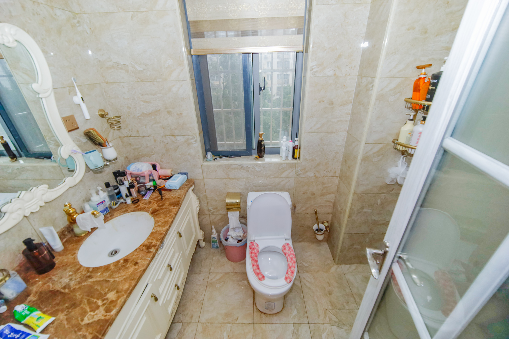 上海城小区 4室2厅2卫 120.0万 上海城小区 4室2厅2卫 120.0万卫生间