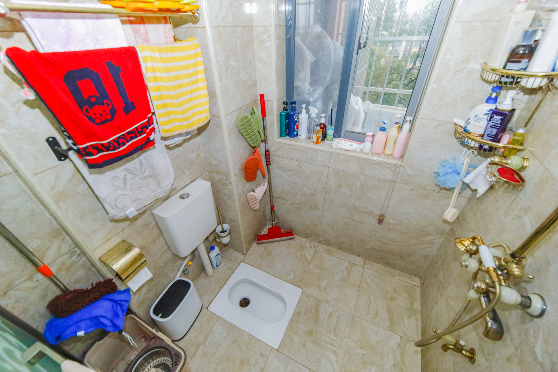 上海城小区 4室2厅2卫 120.0万 上海城小区 4室2厅2卫 120.0万卫生间