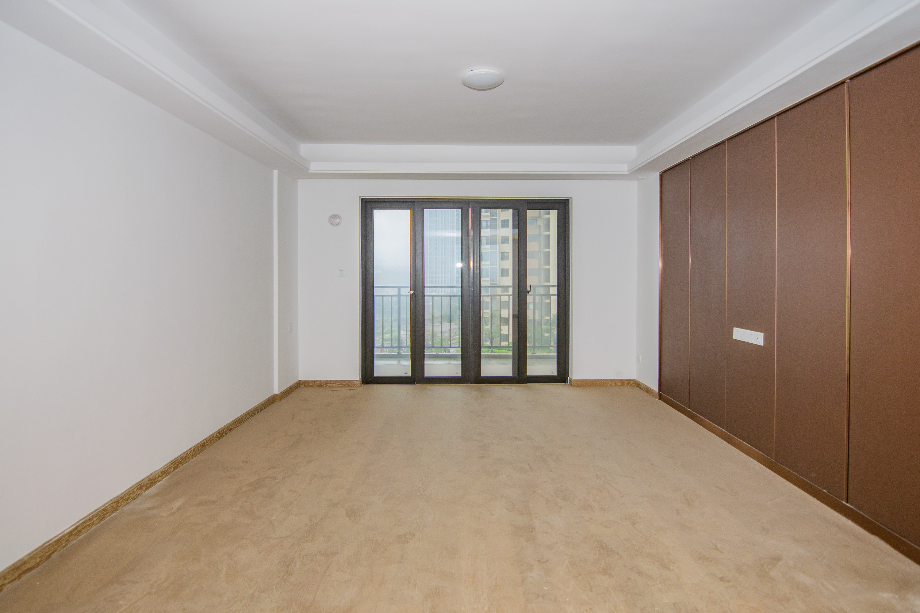 美的翰城  4室2厅2卫    94.0万 美的翰城  4室2厅2卫    94.0万客厅