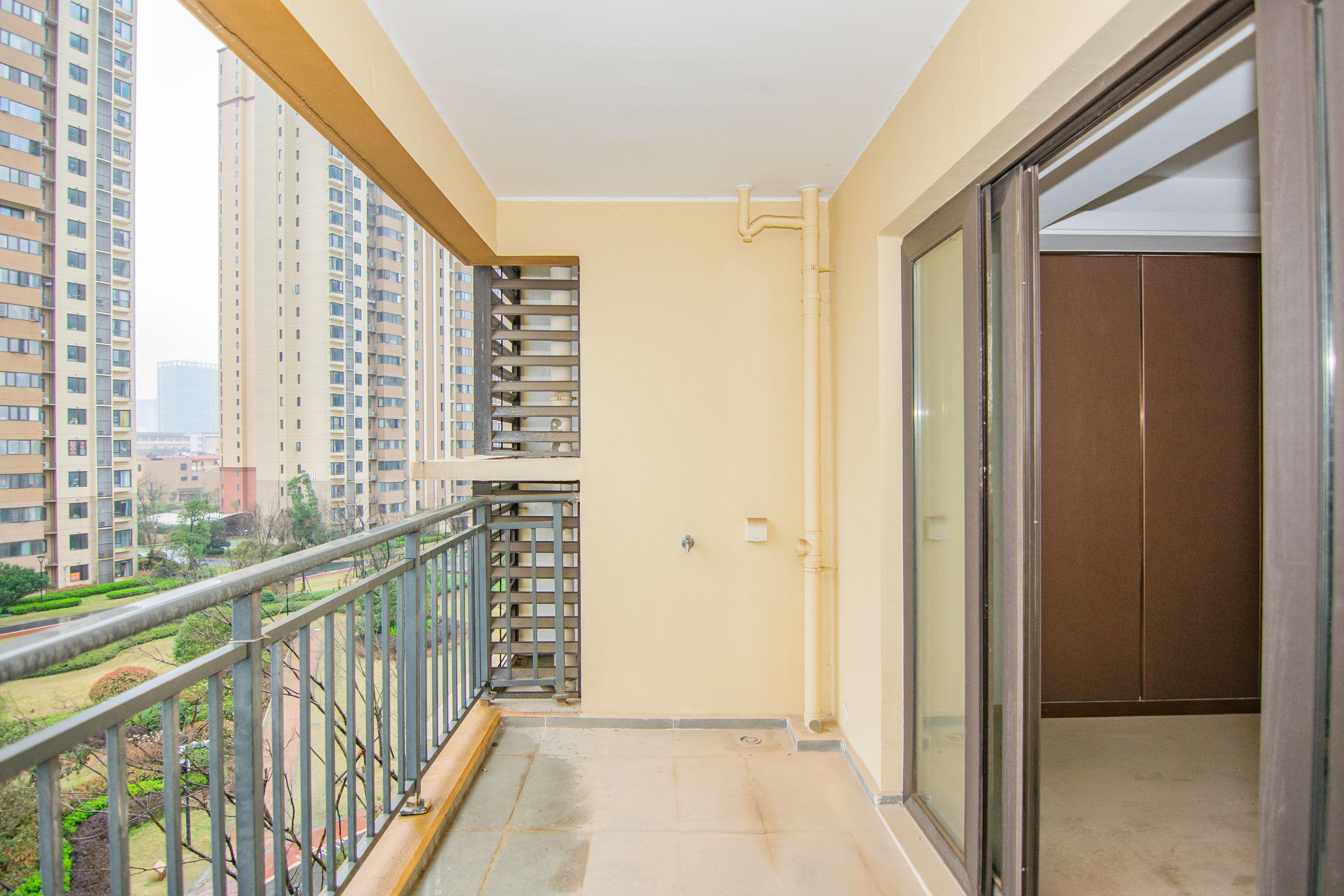 美的翰城  4室2厅2卫    94.0万 美的翰城  4室2厅2卫    94.0万阳台