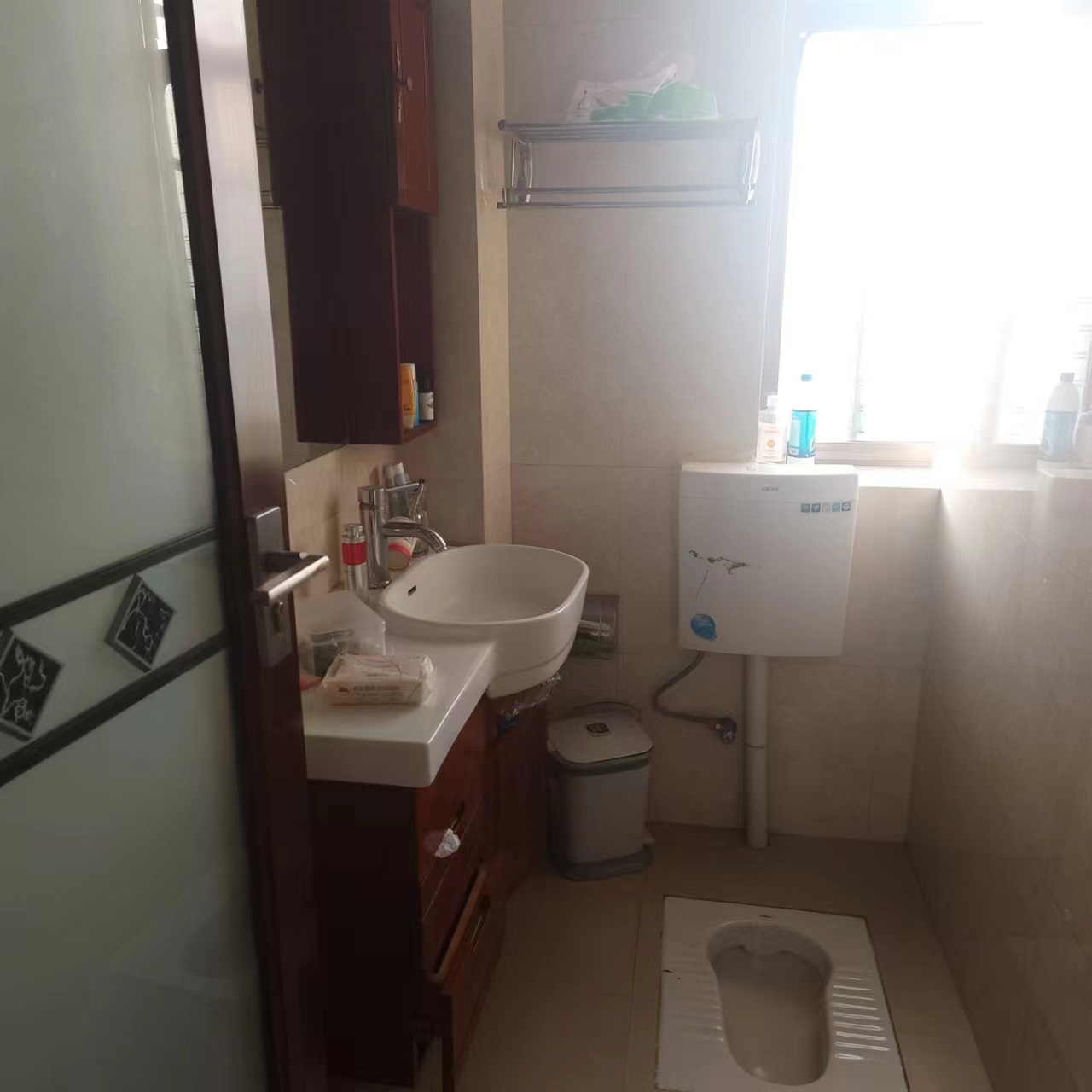 建设新村 3室2厅2卫 1200.00元/月 建设新村 3室2厅2卫 1200.00元/月室内图