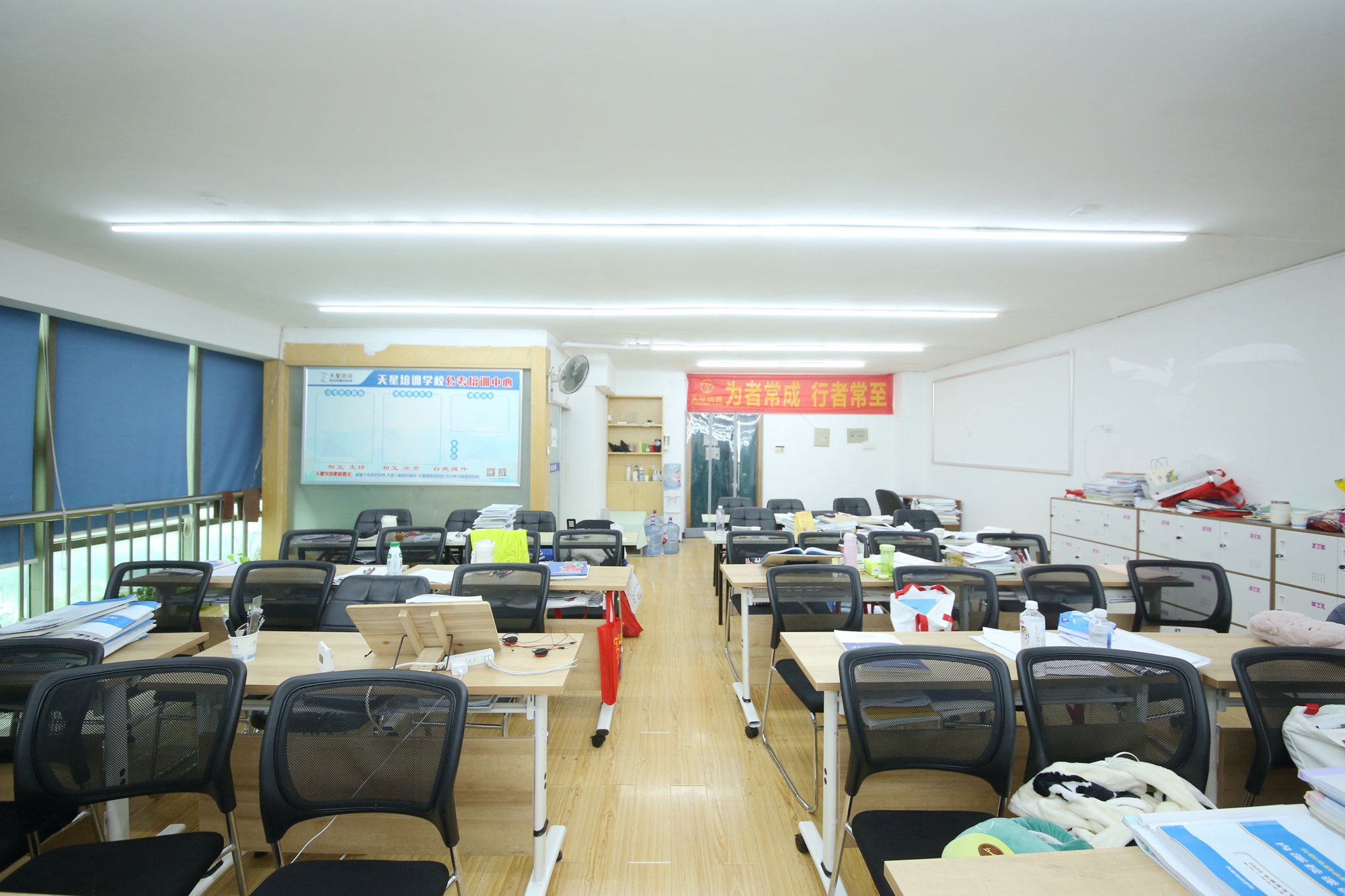 华天新城  2室2厅1卫   148.00万客厅