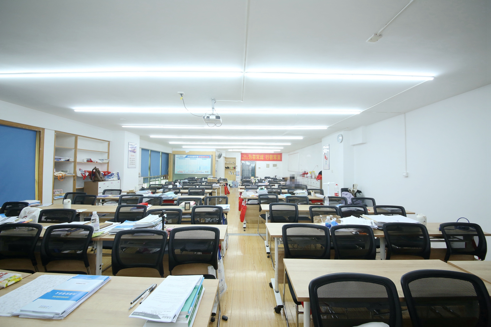 华天新城  2室2厅1卫   148.00万客厅
