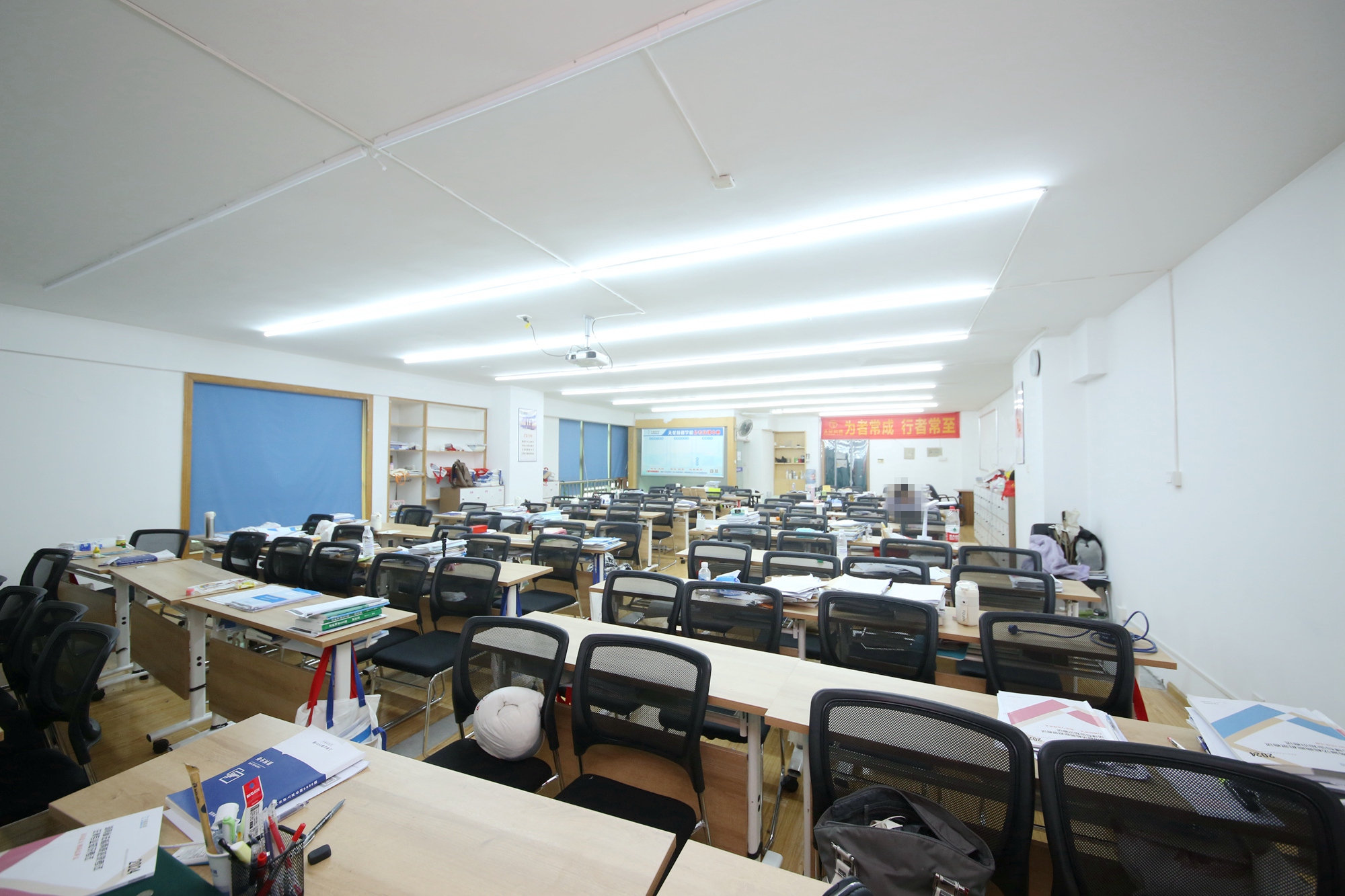 华天新城  2室2厅1卫   148.00万客厅