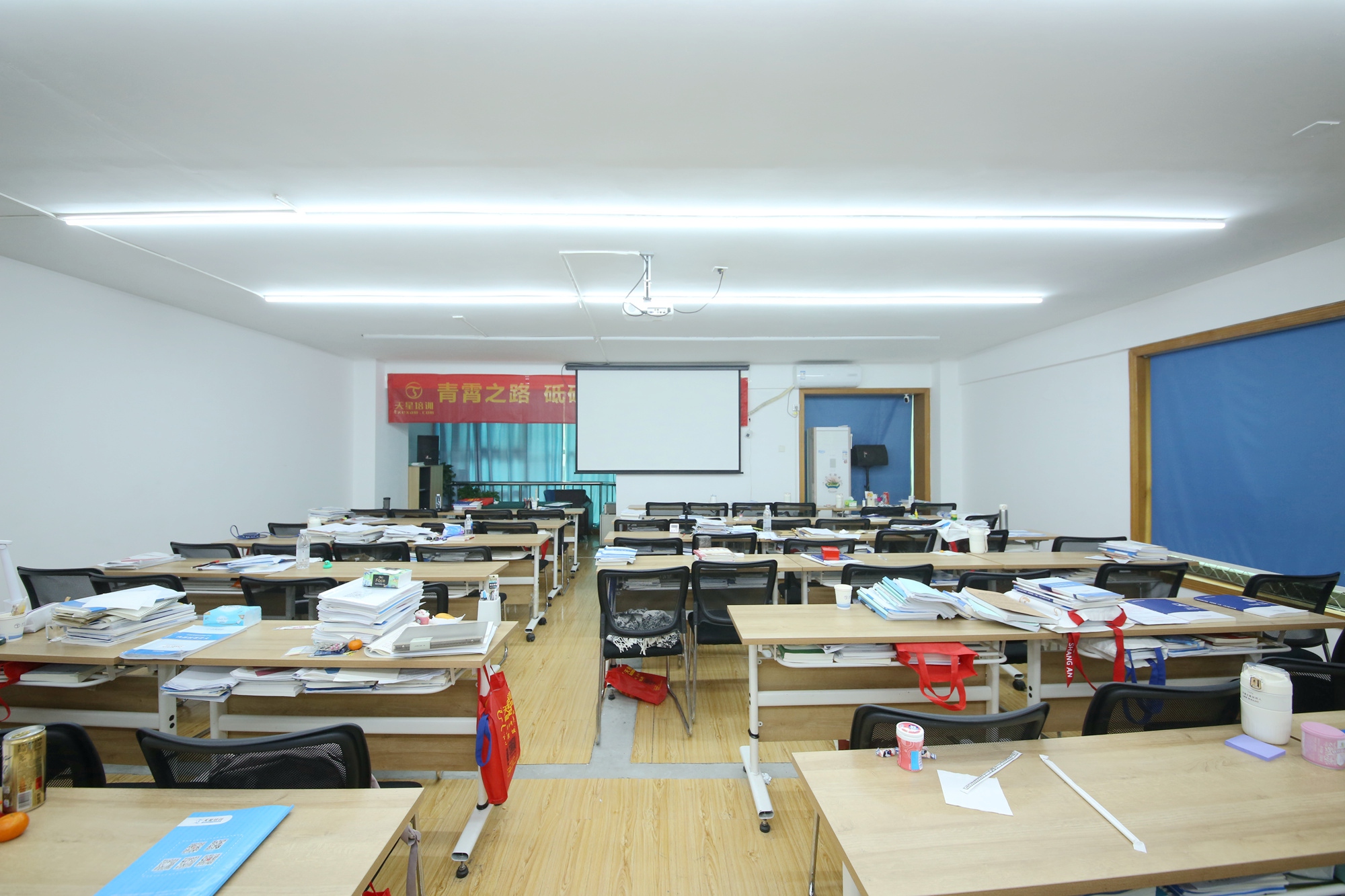 华天新城  2室2厅1卫   148.00万其他