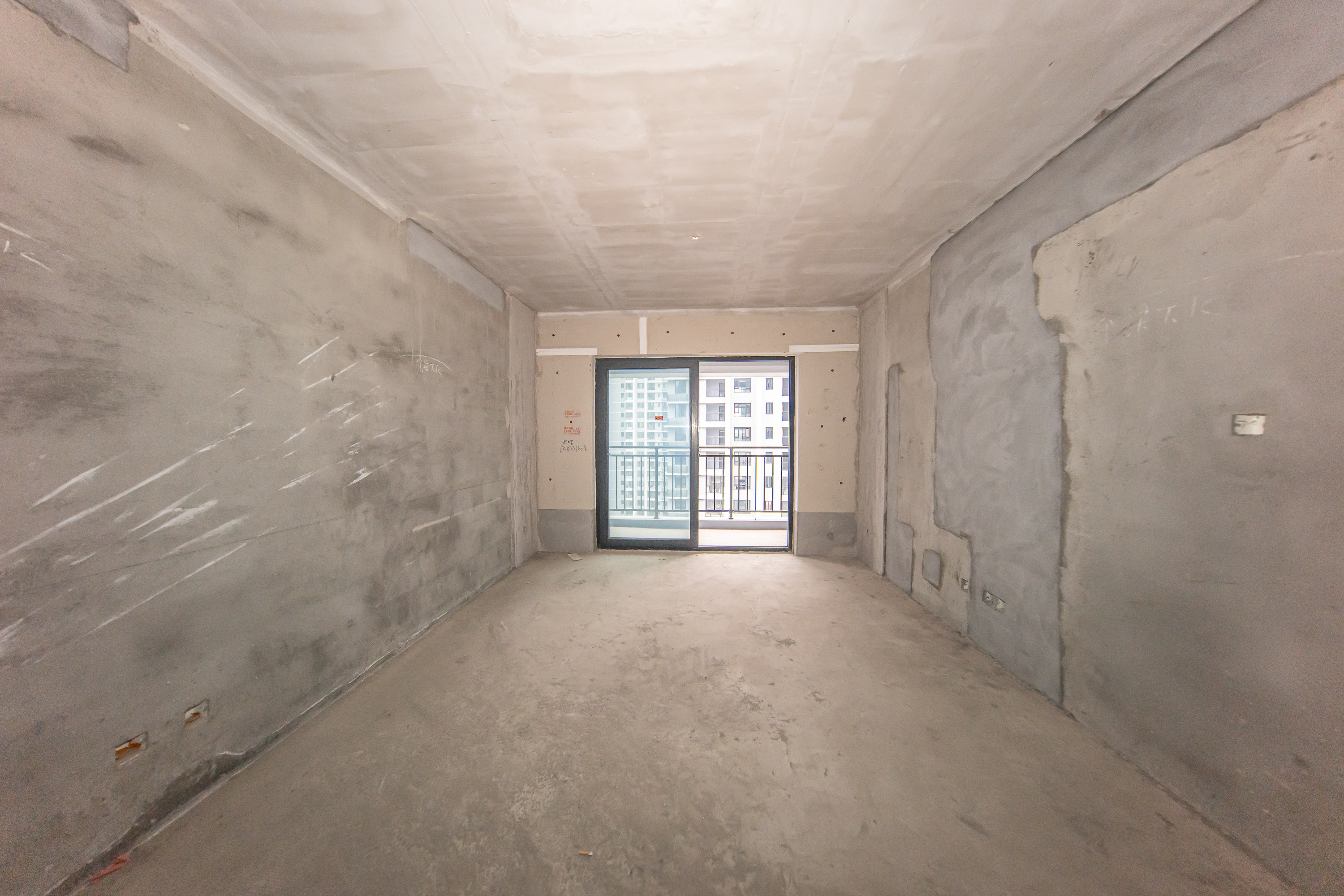 蔷薇国际  3室2厅2卫    70.0万客厅