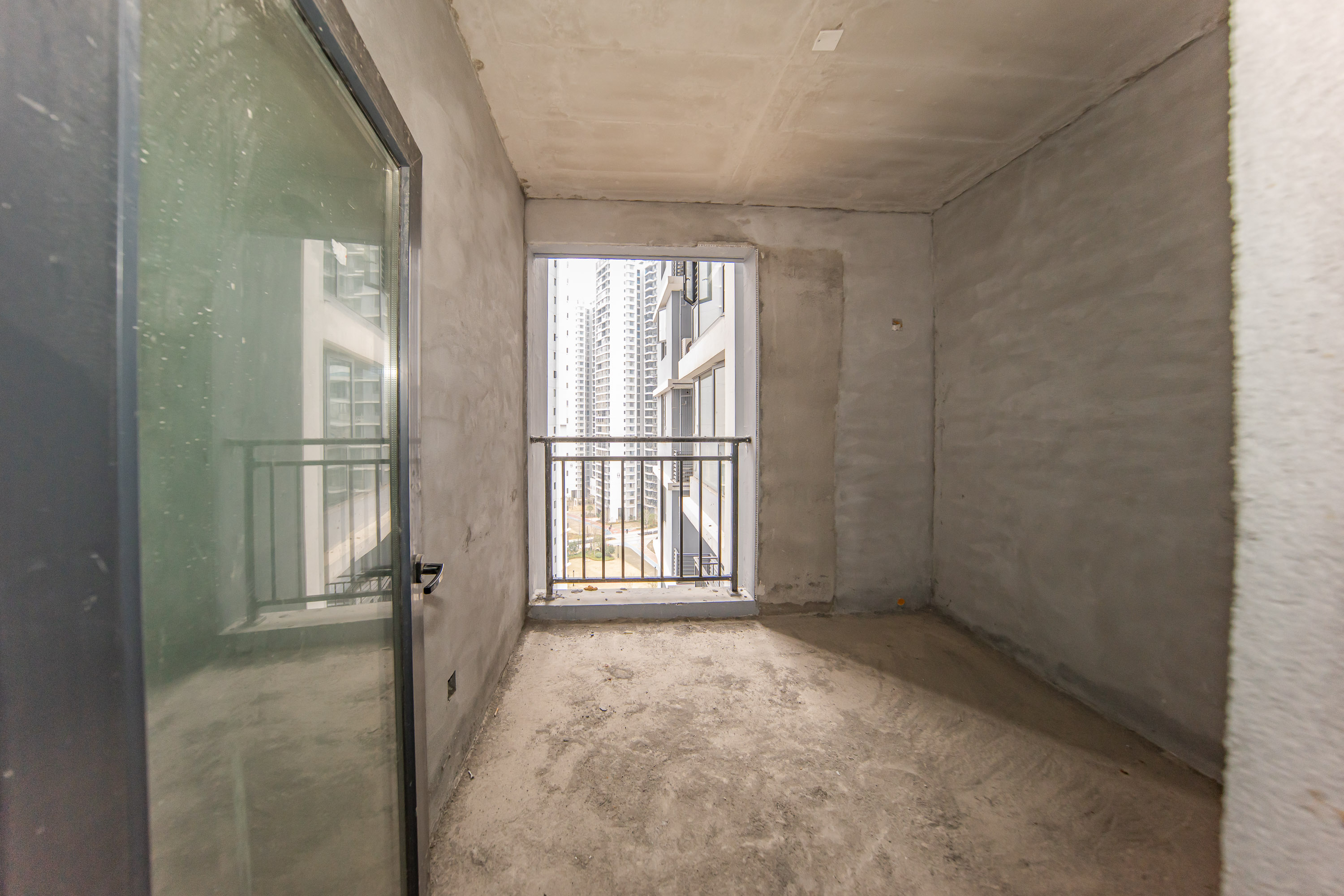 蔷薇国际  3室2厅2卫    70.0万卧室