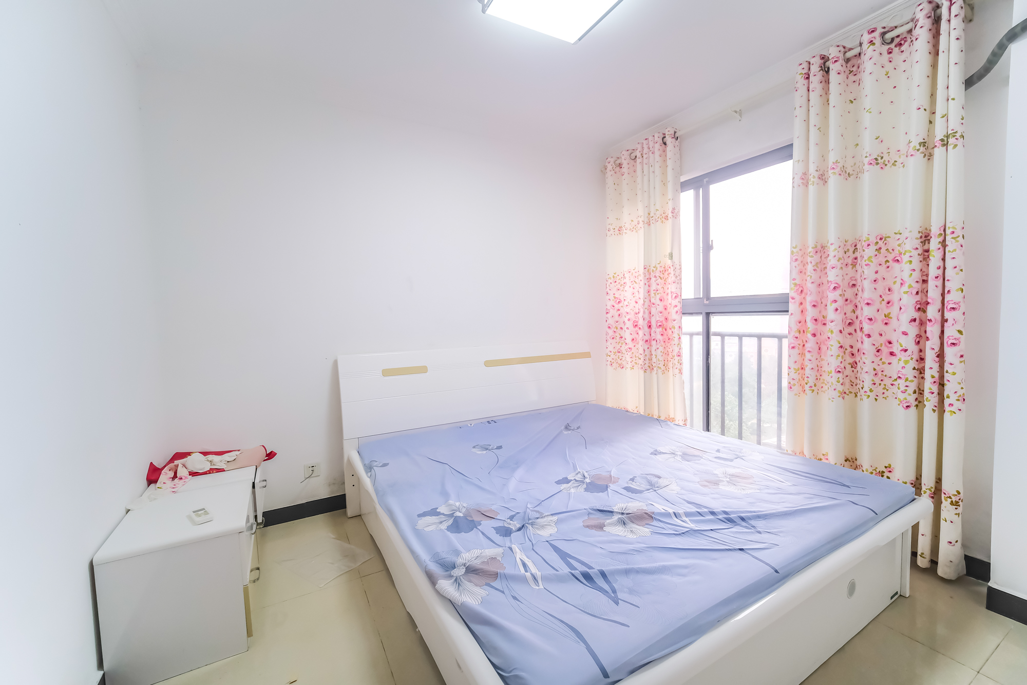 三一街区  2室1厅1卫   60.00万卧室