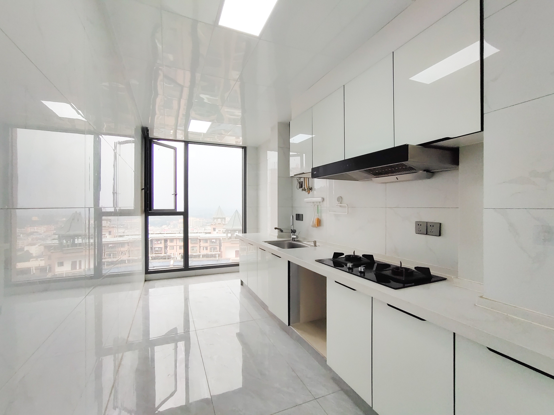 中安善化国际  4室2厅2卫    79.8万 中安善化国际  4室2厅2卫    79.8万厨房