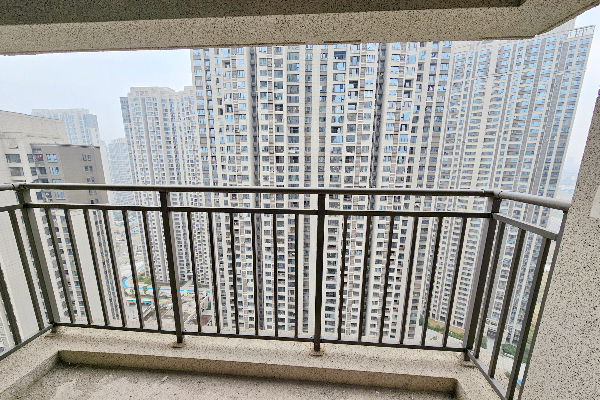 阳光城尚东湾愉景苑  4室2厅2卫    122.0万阳台