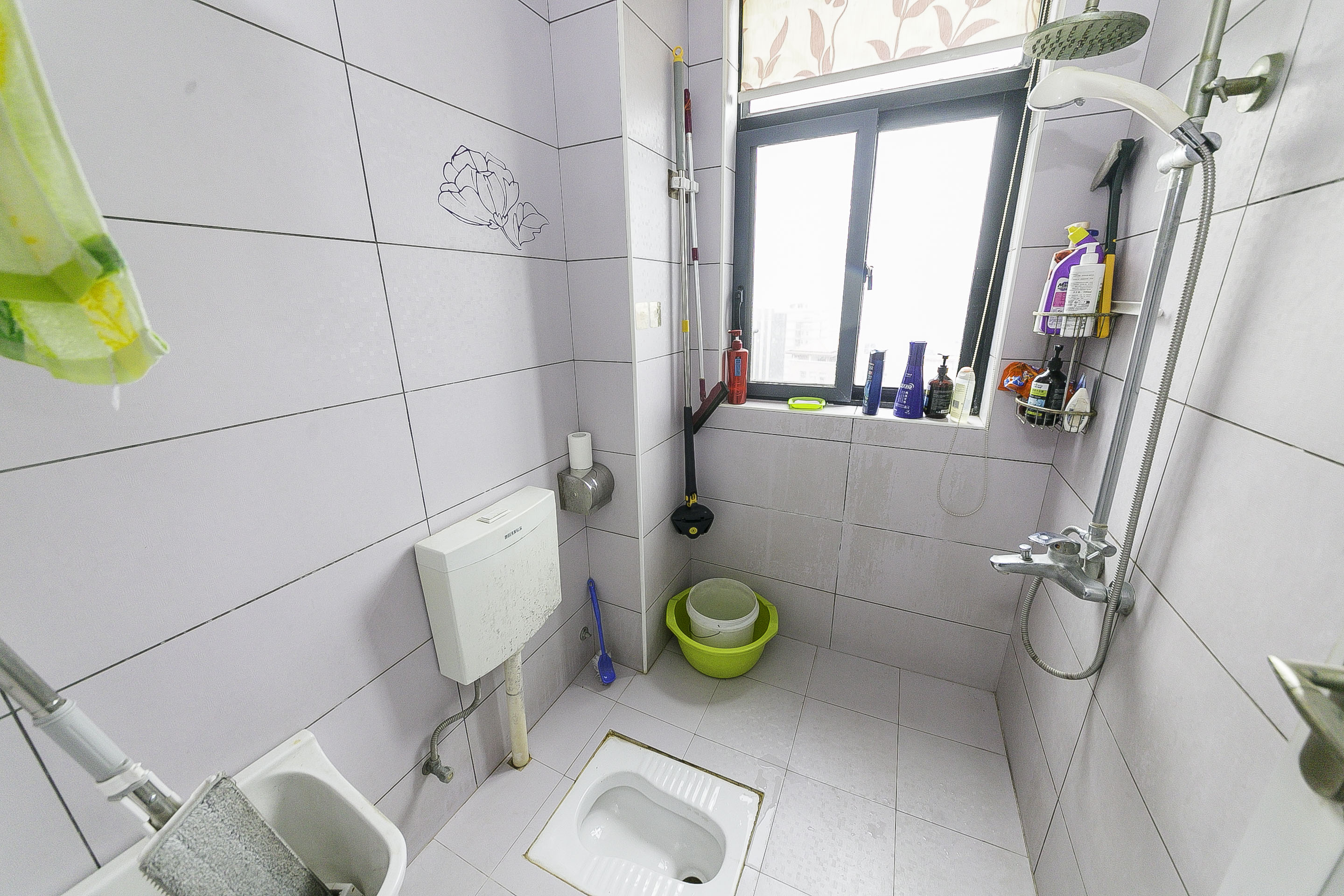 鑫远湘府华城  4室2厅1卫    150.0万 鑫远湘府华城  4室2厅1卫    150.0万卫生间