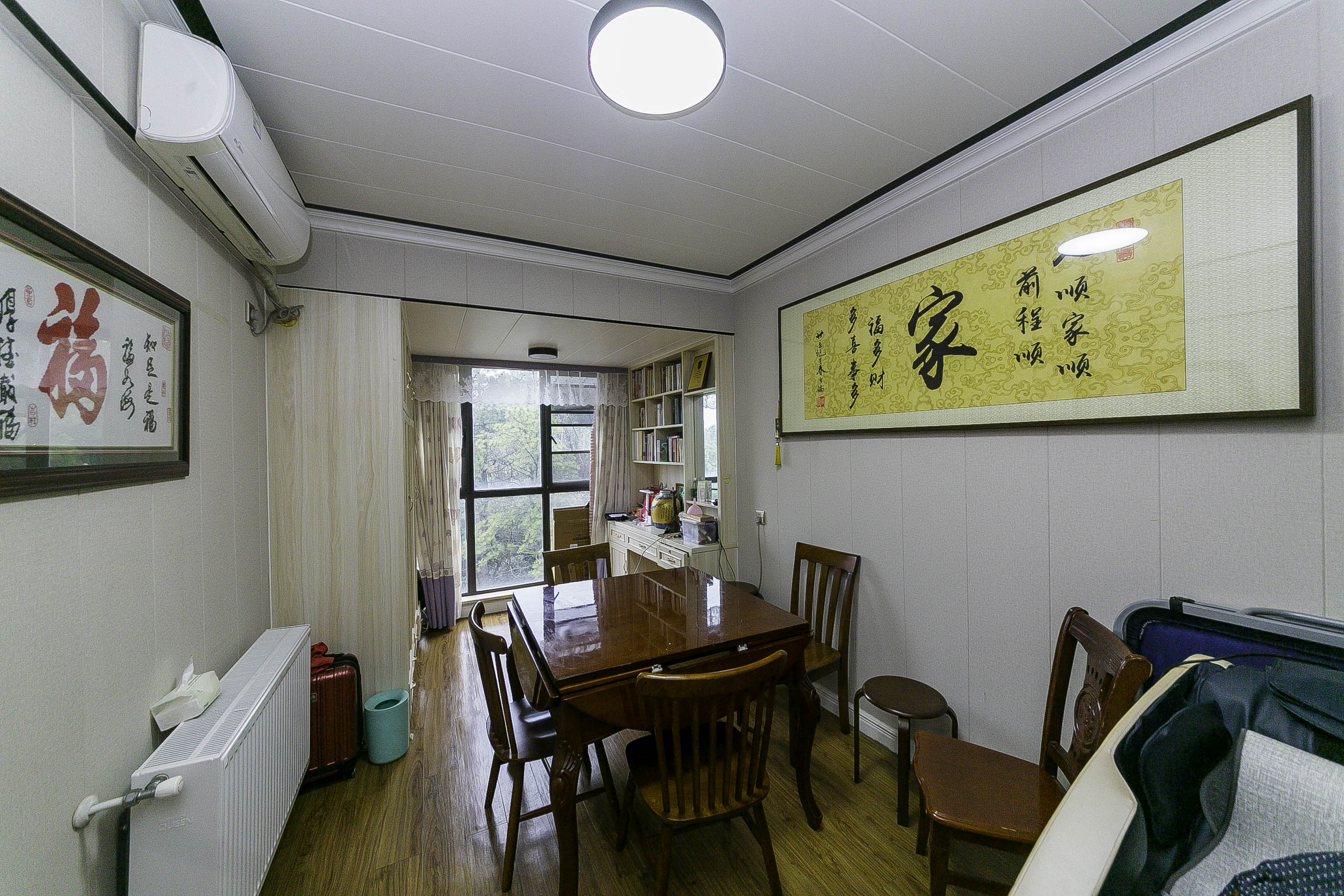 山水霖城（植物原著）  3室2厅2卫   130.00万卧室