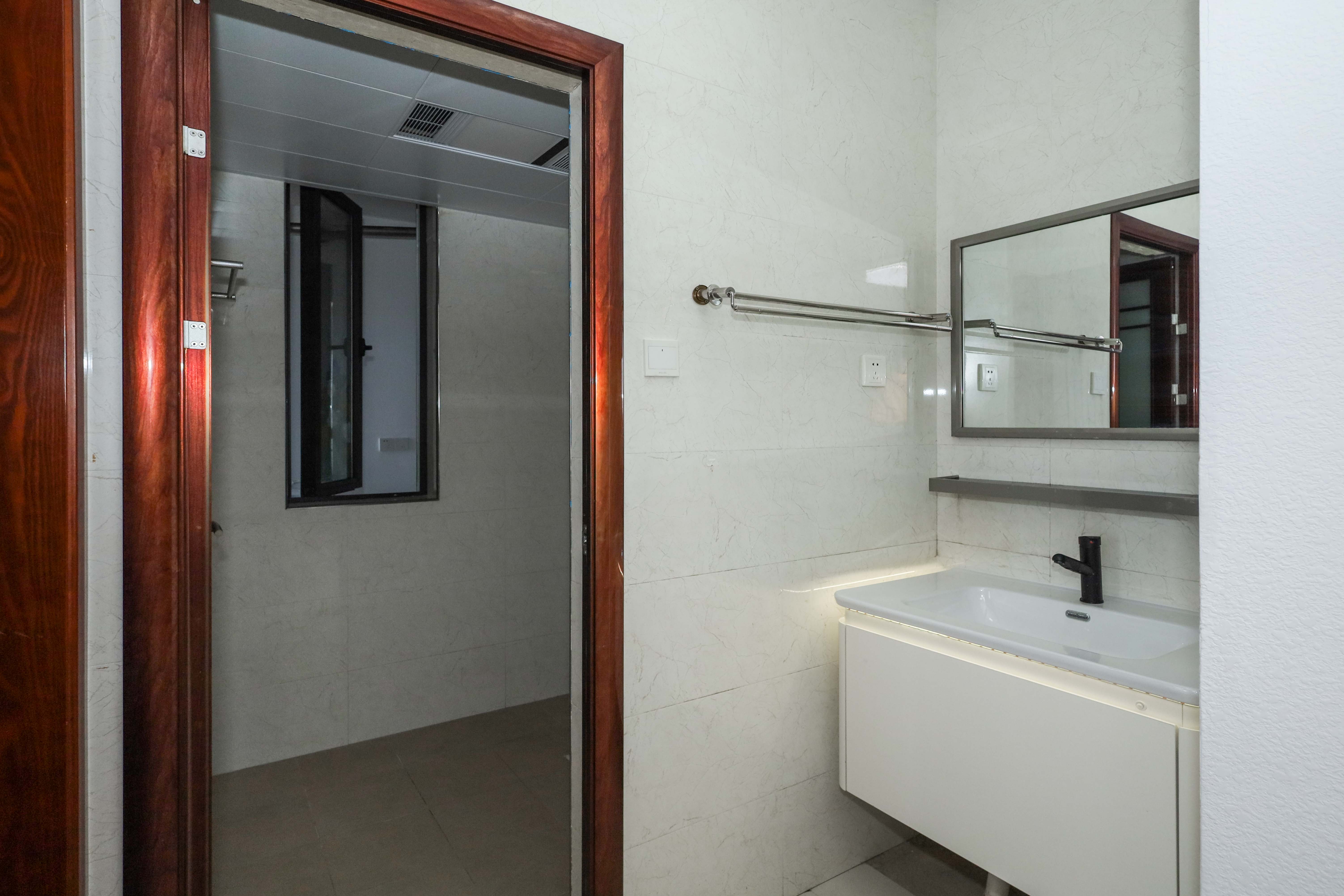 保利麓谷林语F区  3室2厅1卫    113.9万卫生间