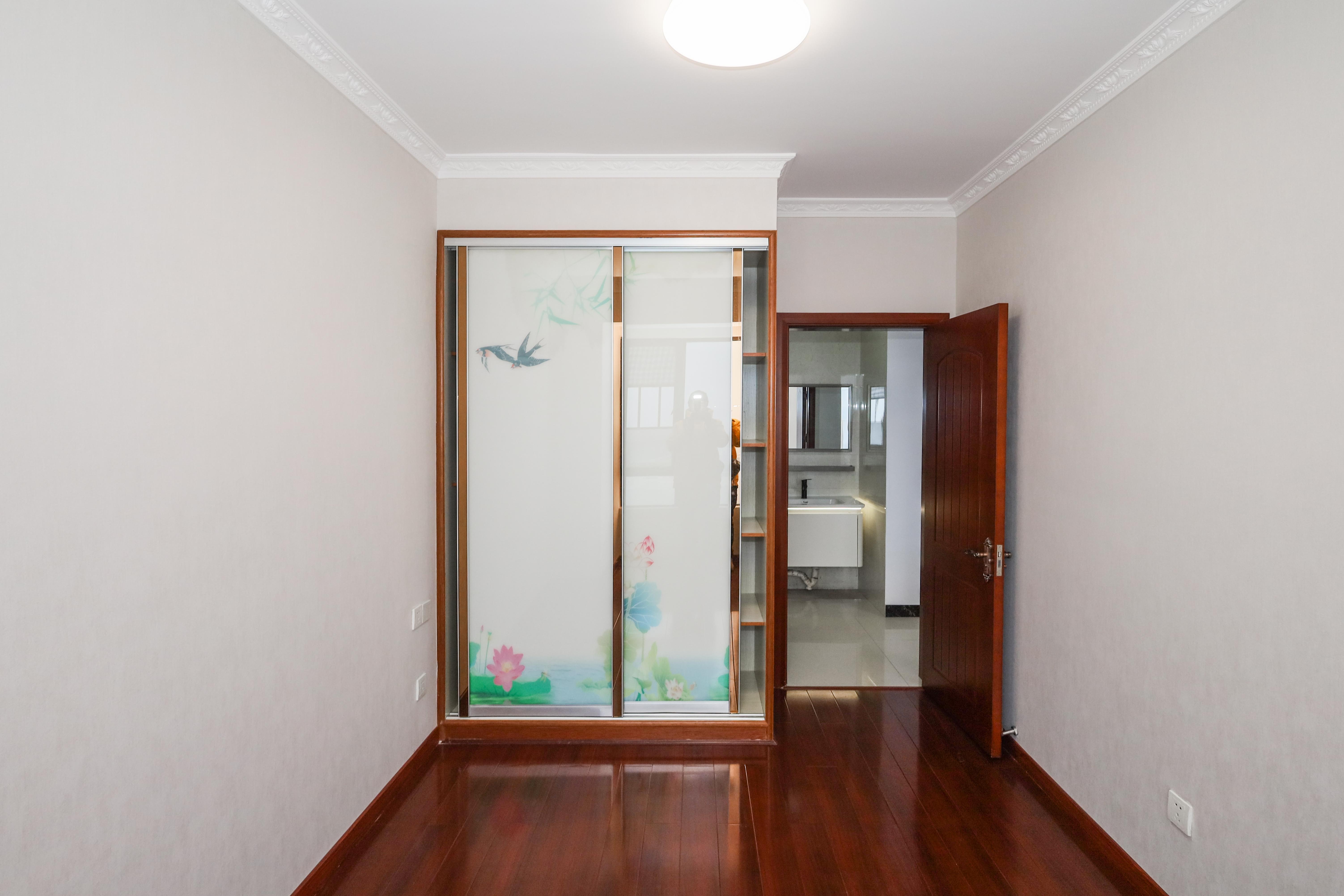 保利麓谷林语F区  3室2厅1卫    113.9万卧室