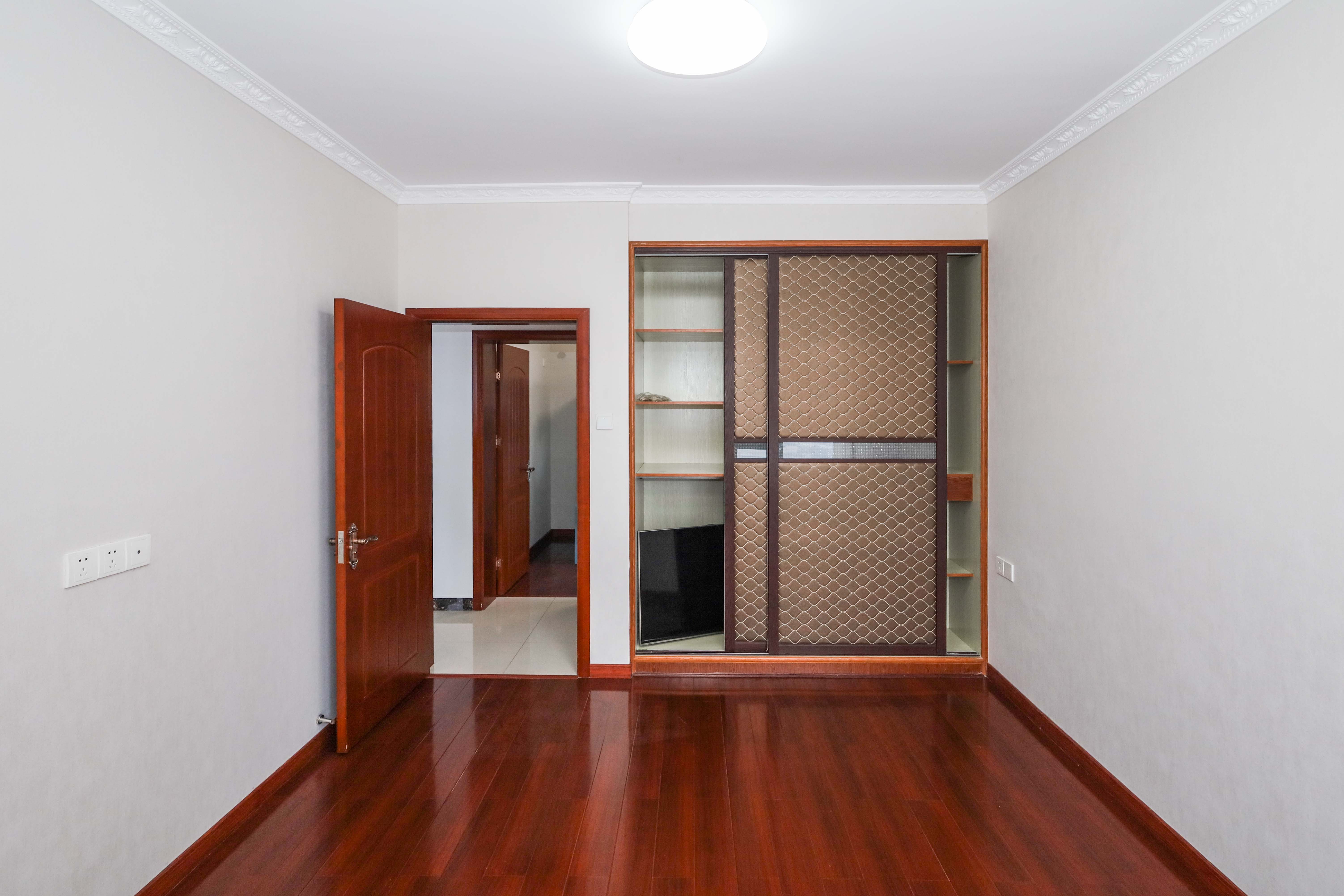 保利麓谷林语F区  3室2厅1卫    113.9万卧室