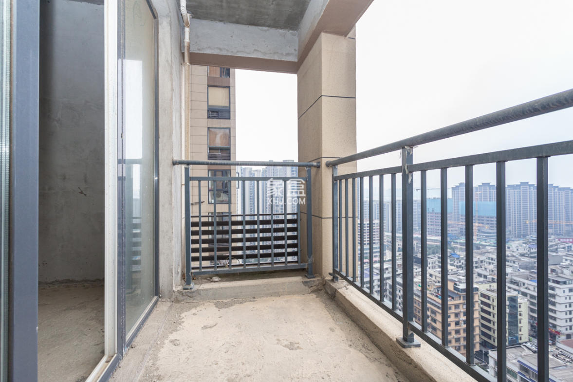 嘉宇银杉(嘉宇西苑) 3室2厅1卫 98.8万 嘉宇银杉(嘉宇西苑) 3室2厅1卫 98.8万阳台