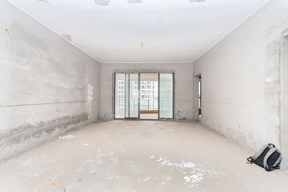 勤诚达新界  5室2厅2卫    146.5万